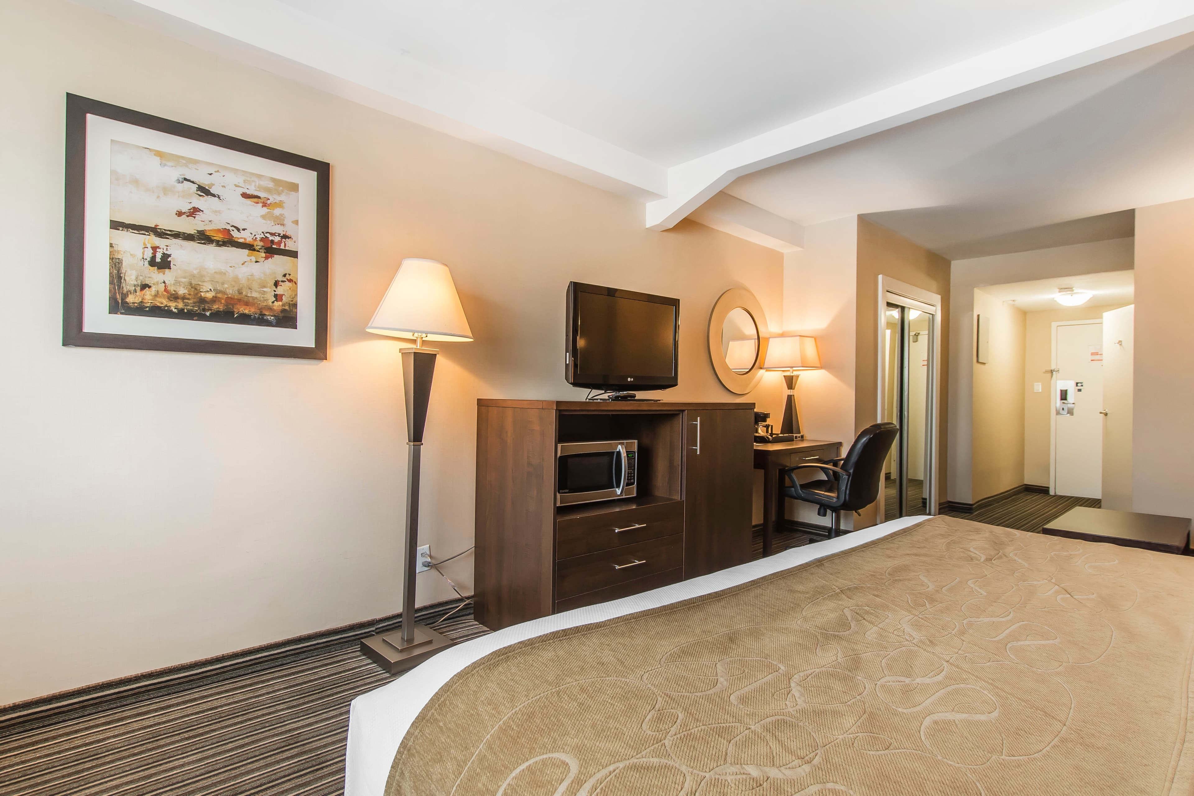 Comfort Suites Downtown — 8