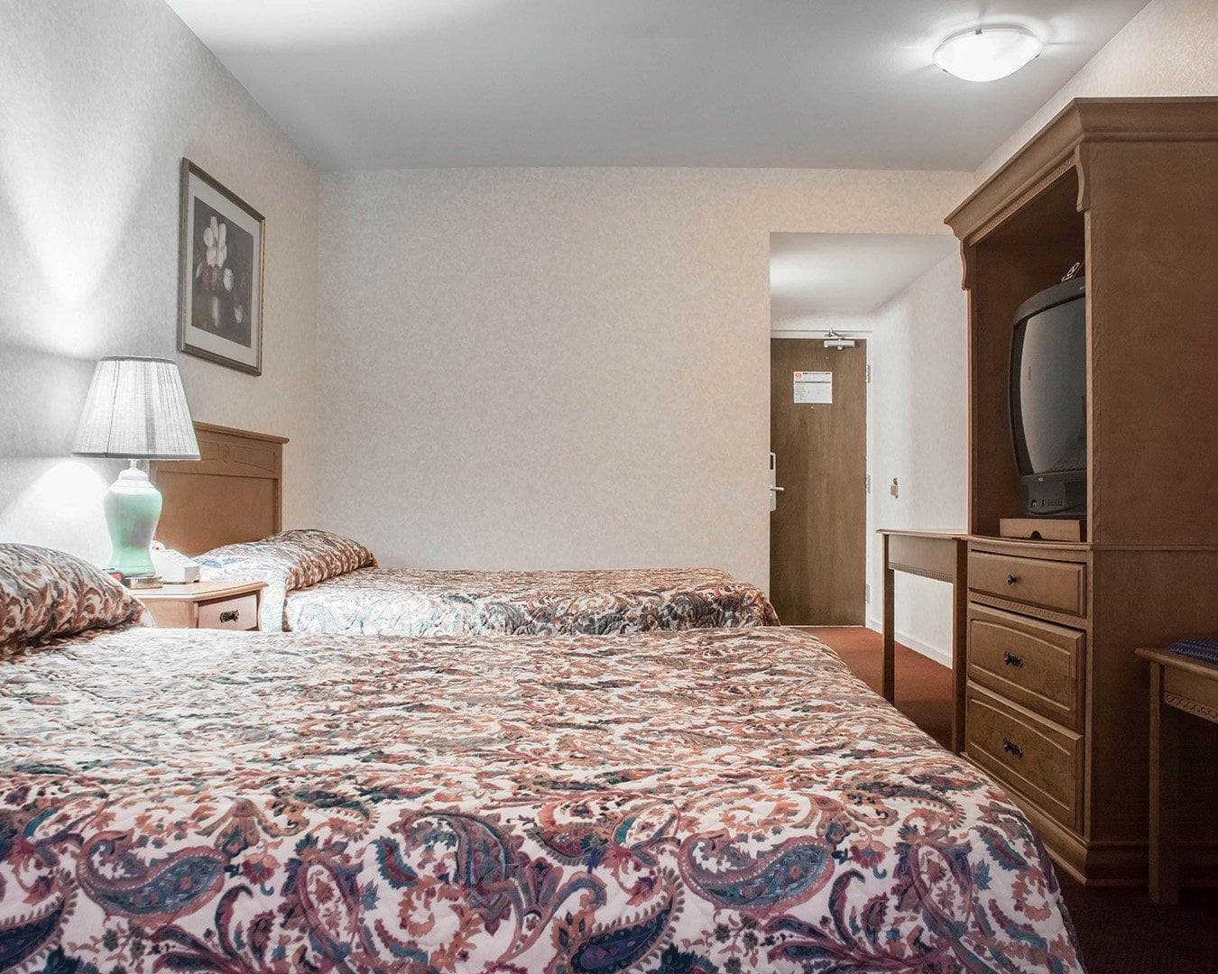 Econo Lodge By the Falls — 7