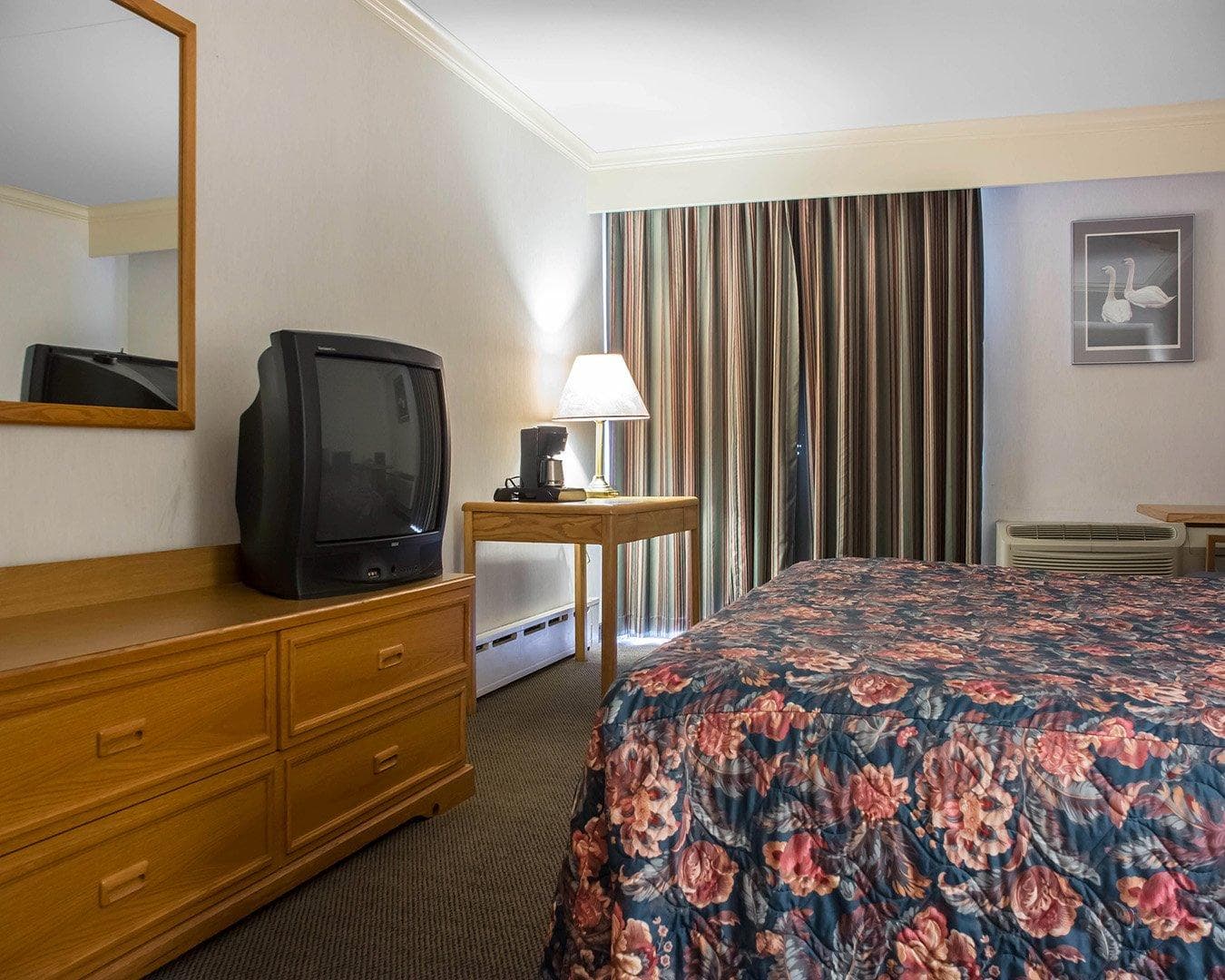 Econo Lodge By the Falls - Image 3