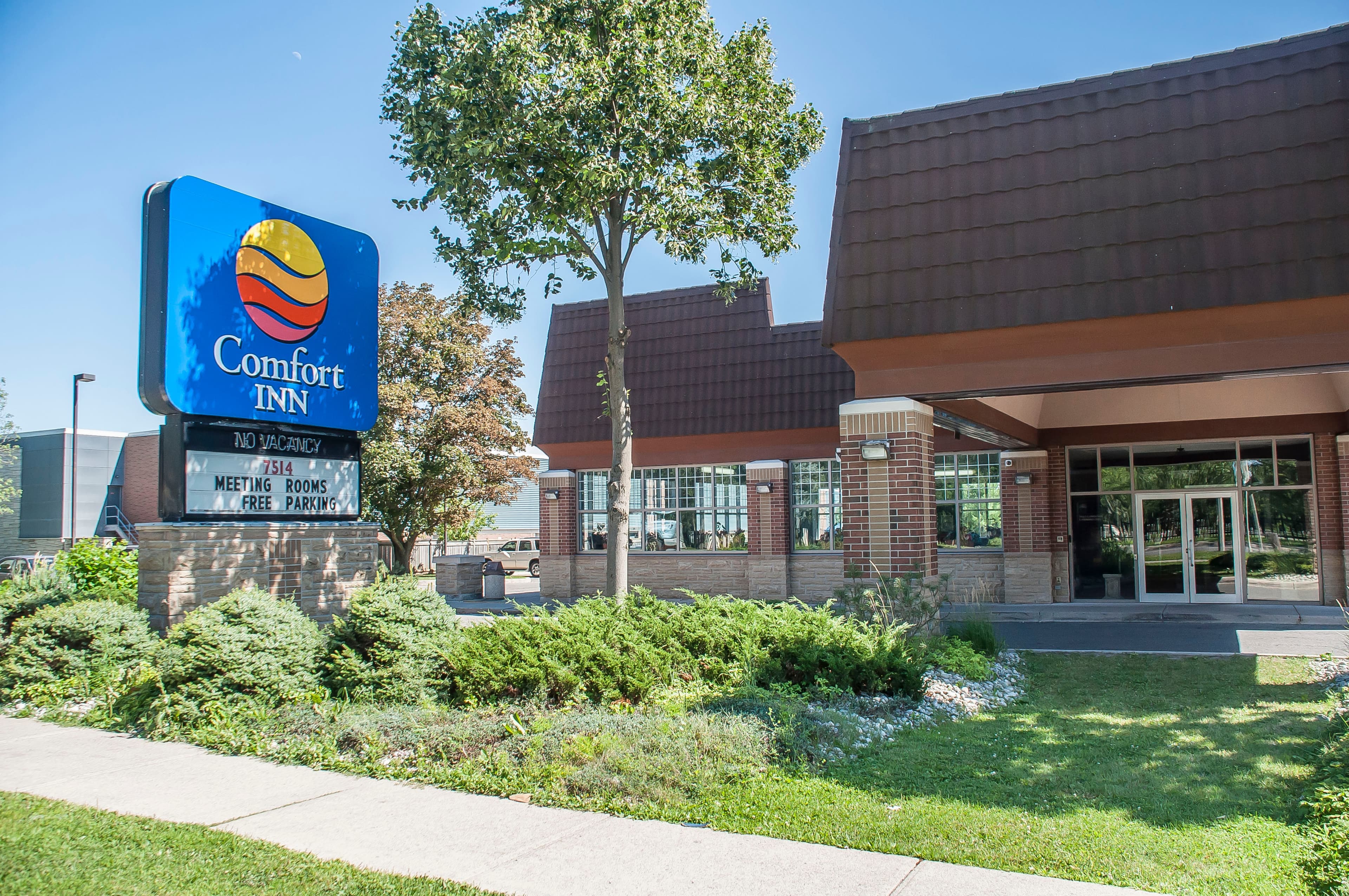 Comfort Inn Lundy's Lane - Image 1