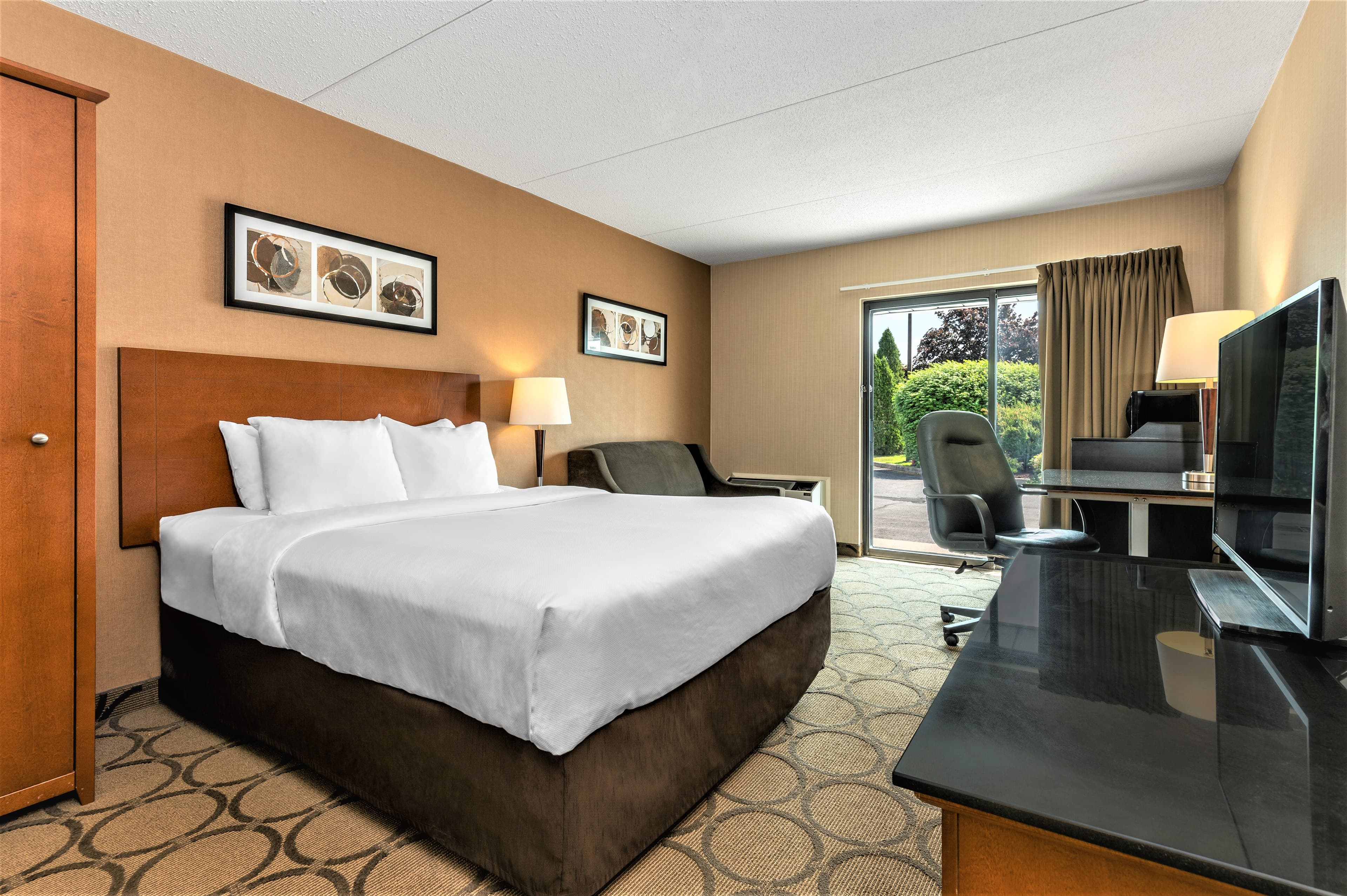Comfort Inn West - Image 1
