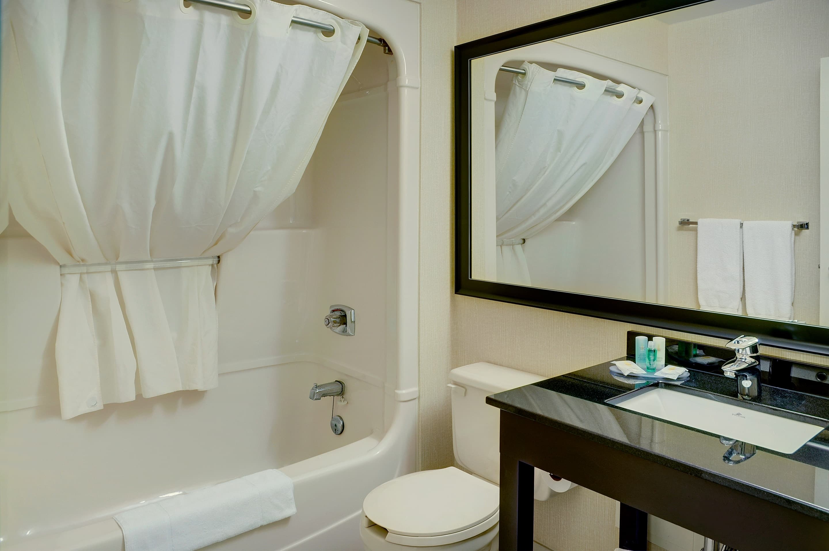 Comfort Inn West - Image 3