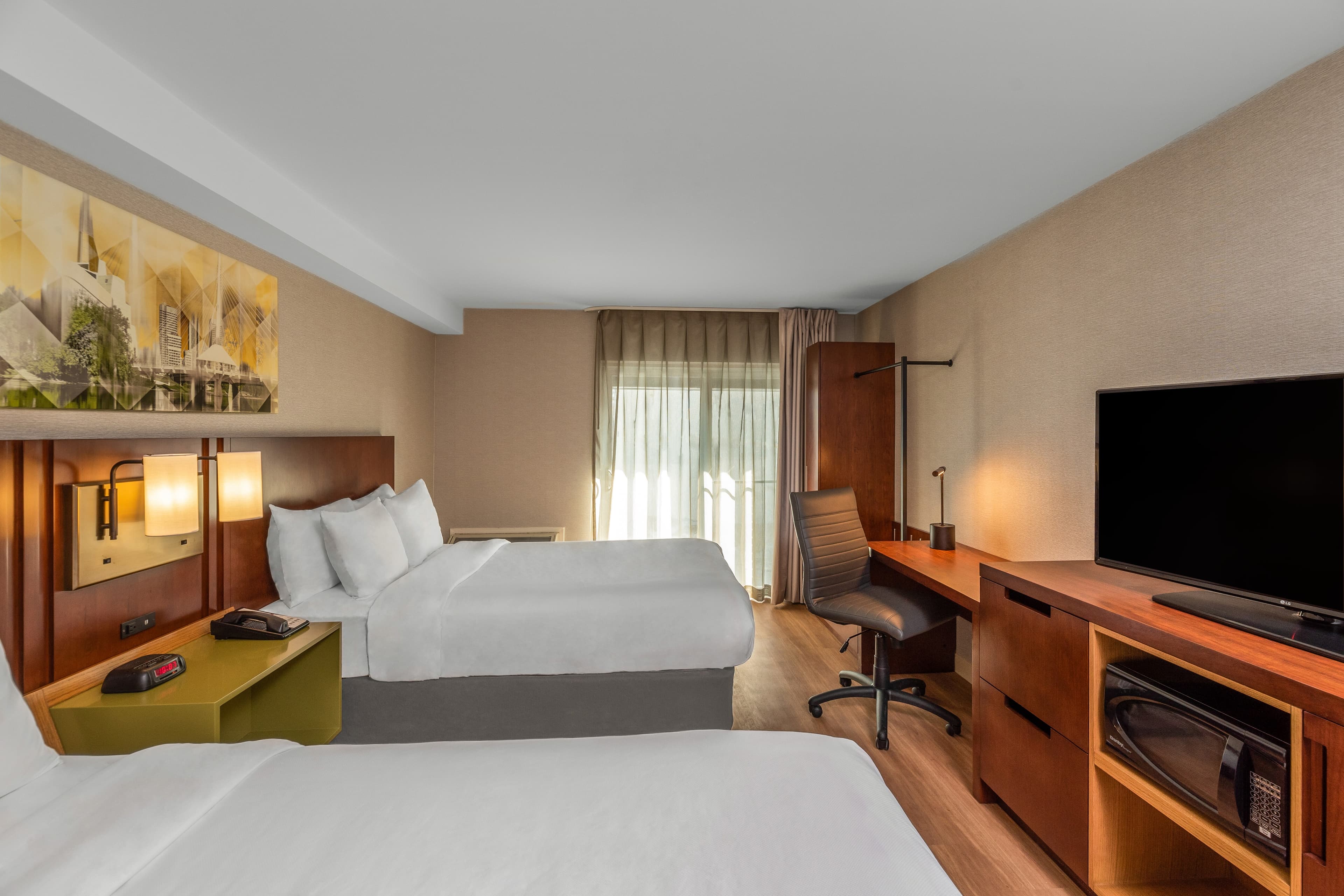 Comfort Inn Airport - Image 2