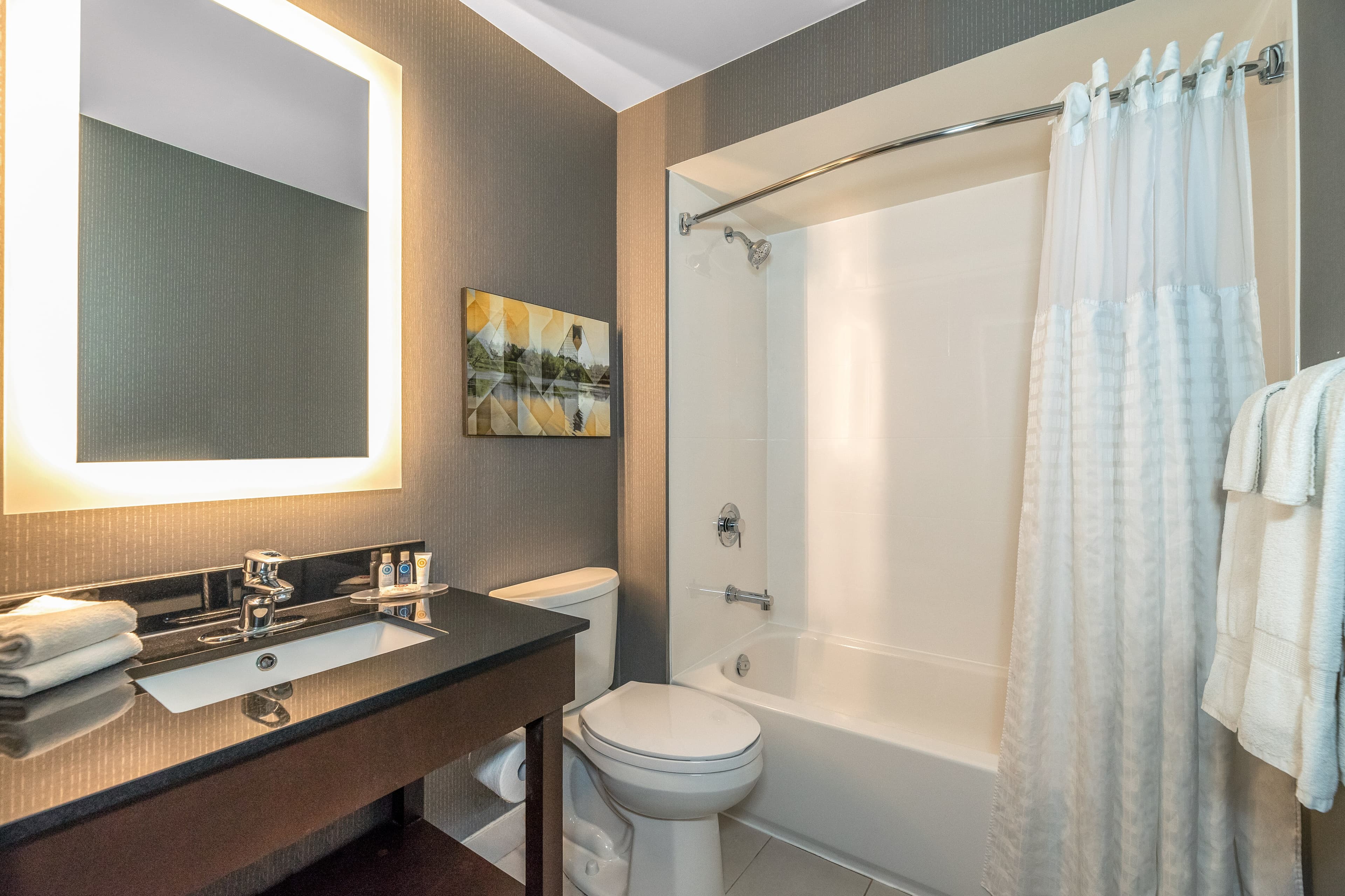 Comfort Inn Airport - Image 3