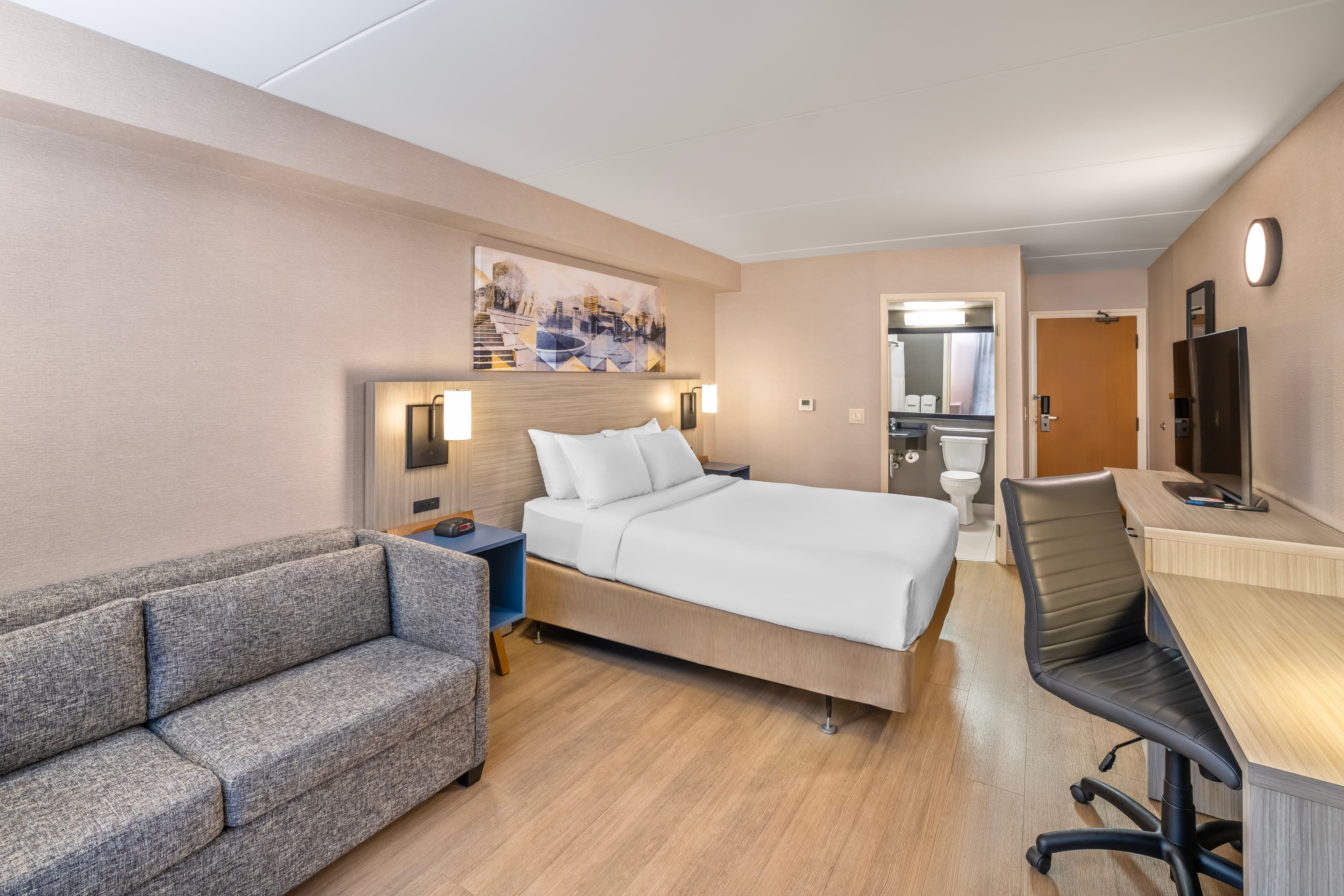Comfort Inn East - Image 2