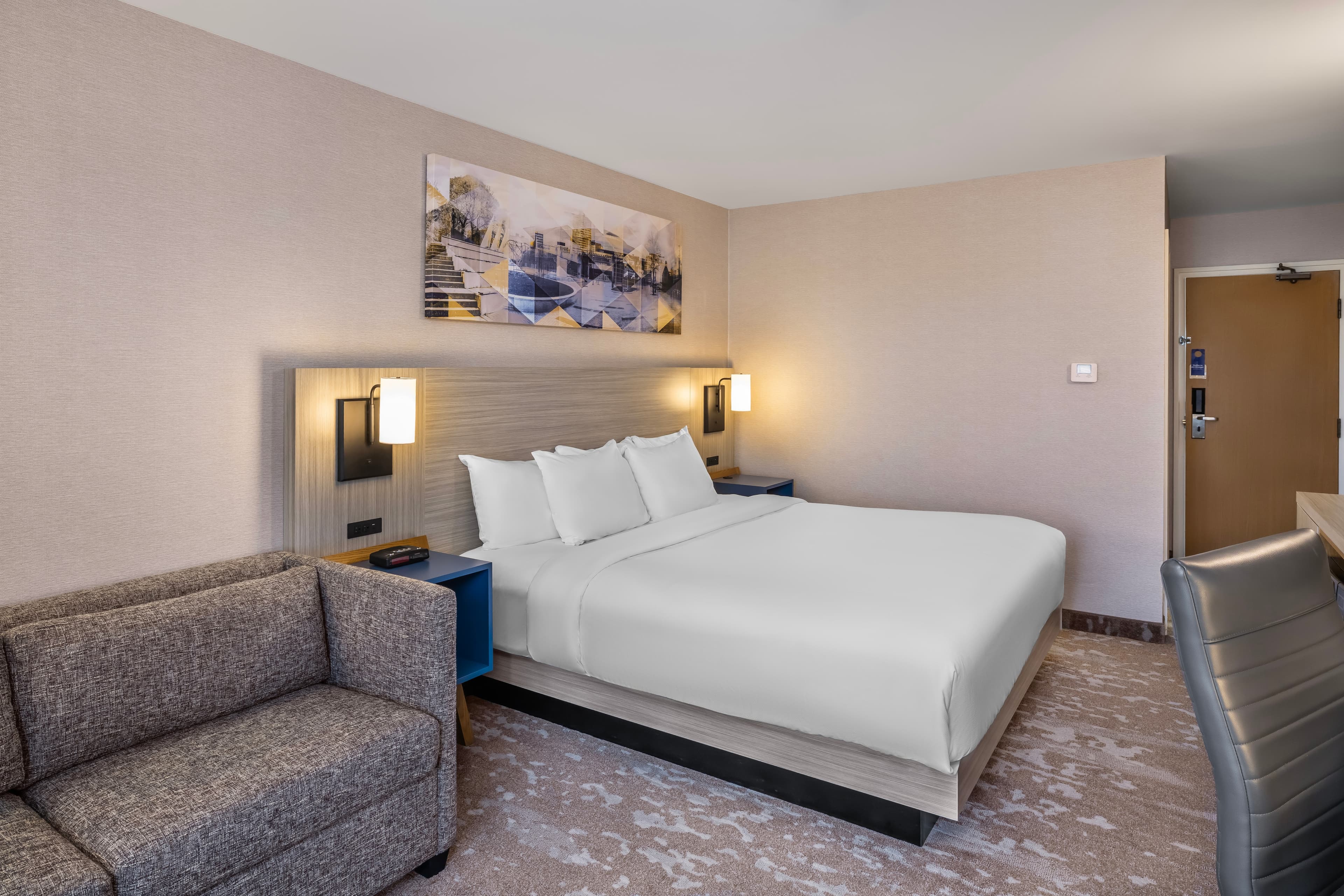 Comfort Inn East - Image 4