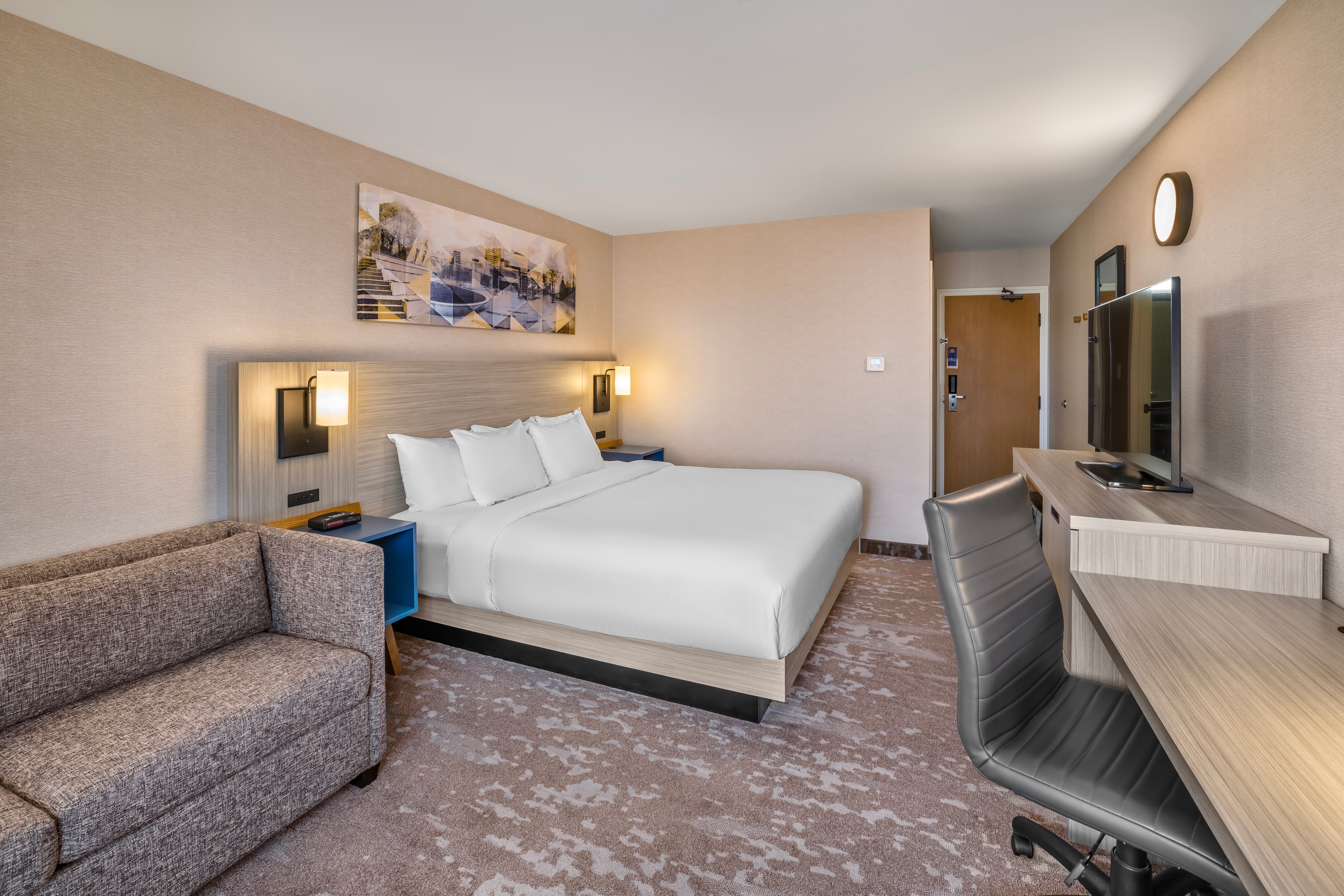 Comfort Inn East - Image 5