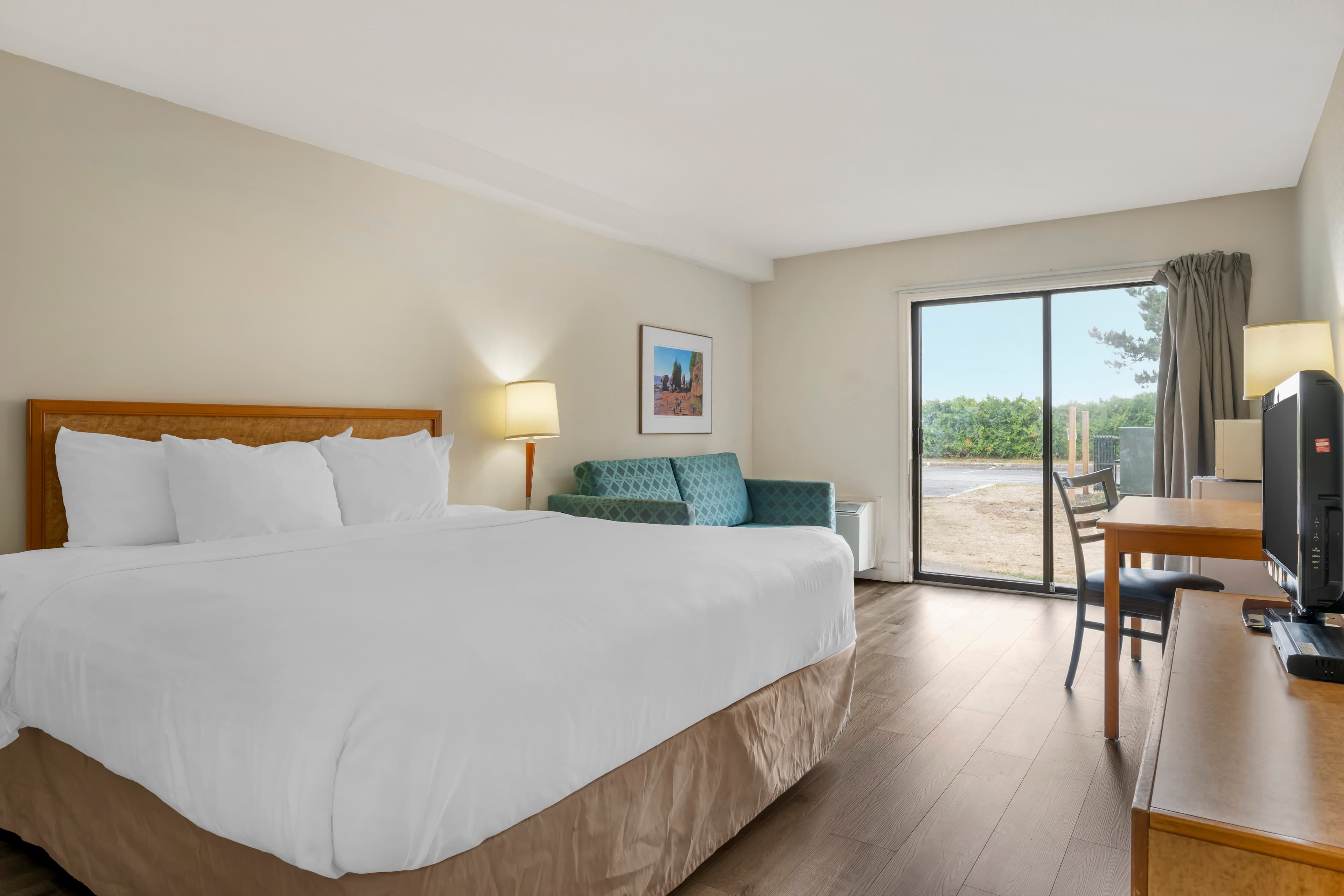 Rodeway Inn — 6