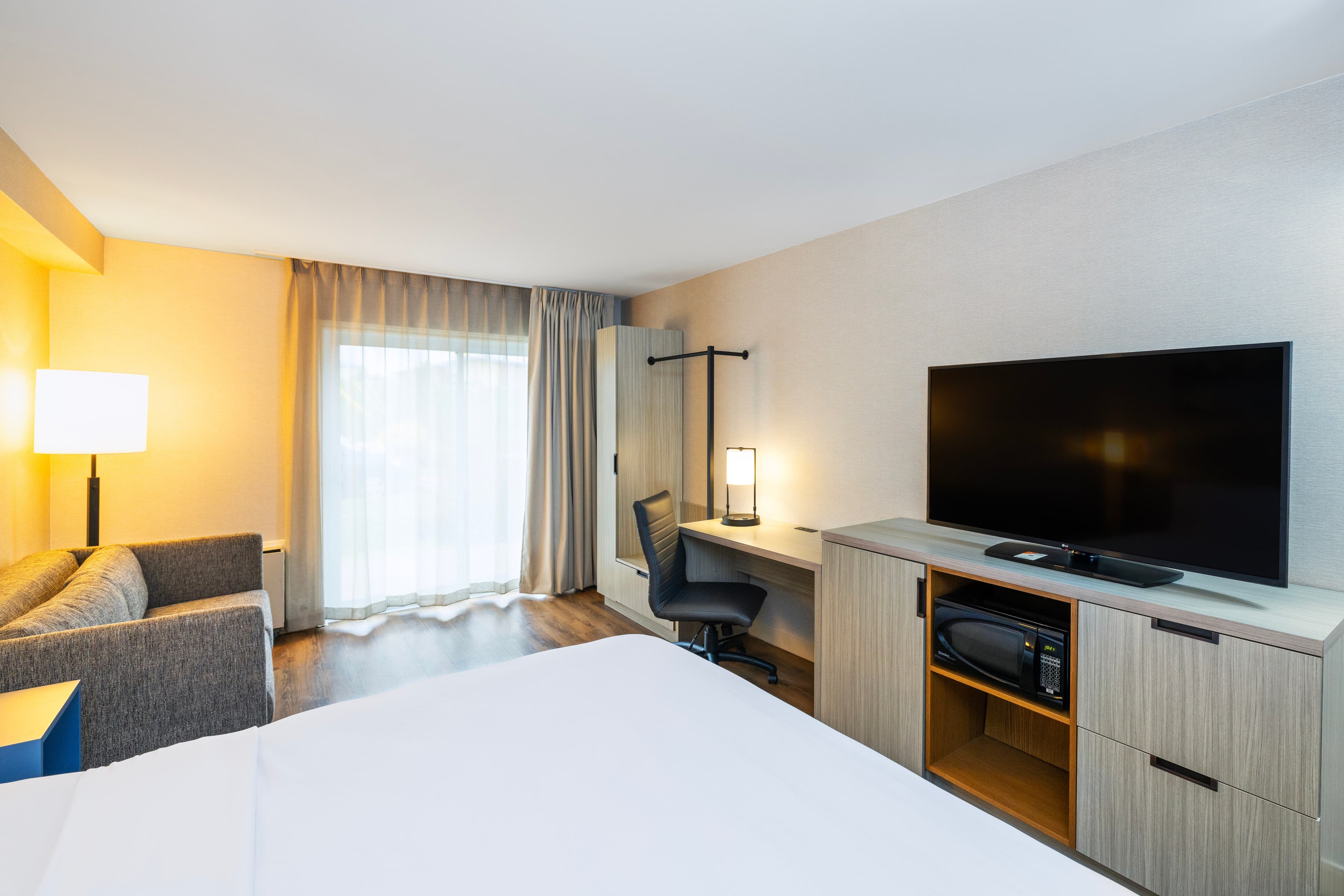 Comfort Inn - Image 4