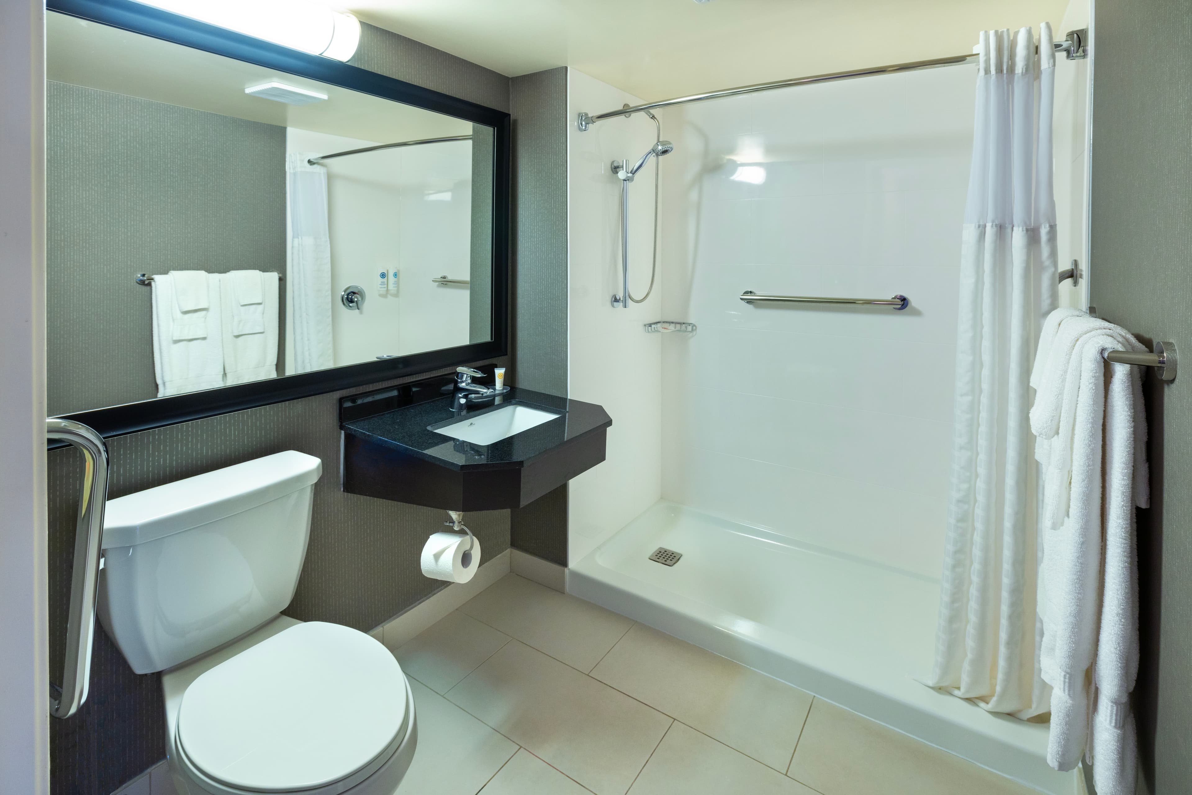 Comfort Inn - Image 5