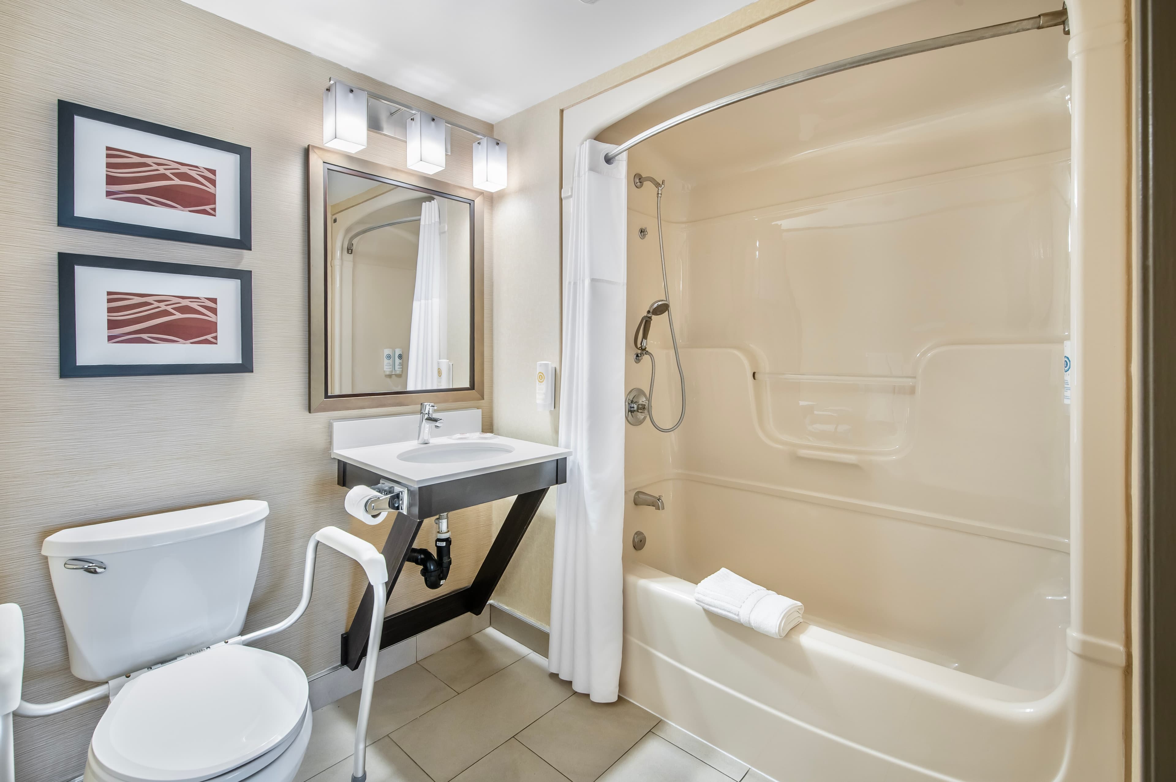 Comfort Inn - Image 5