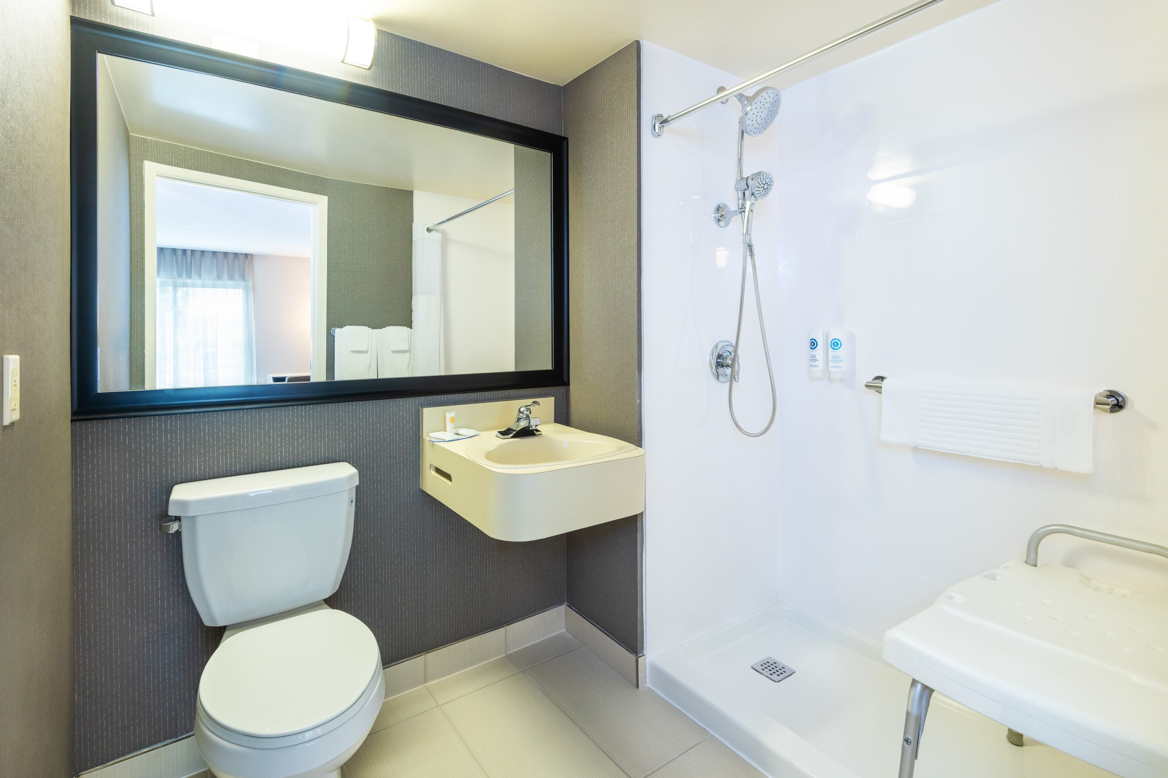 Comfort Inn Hwy. 401 — 19