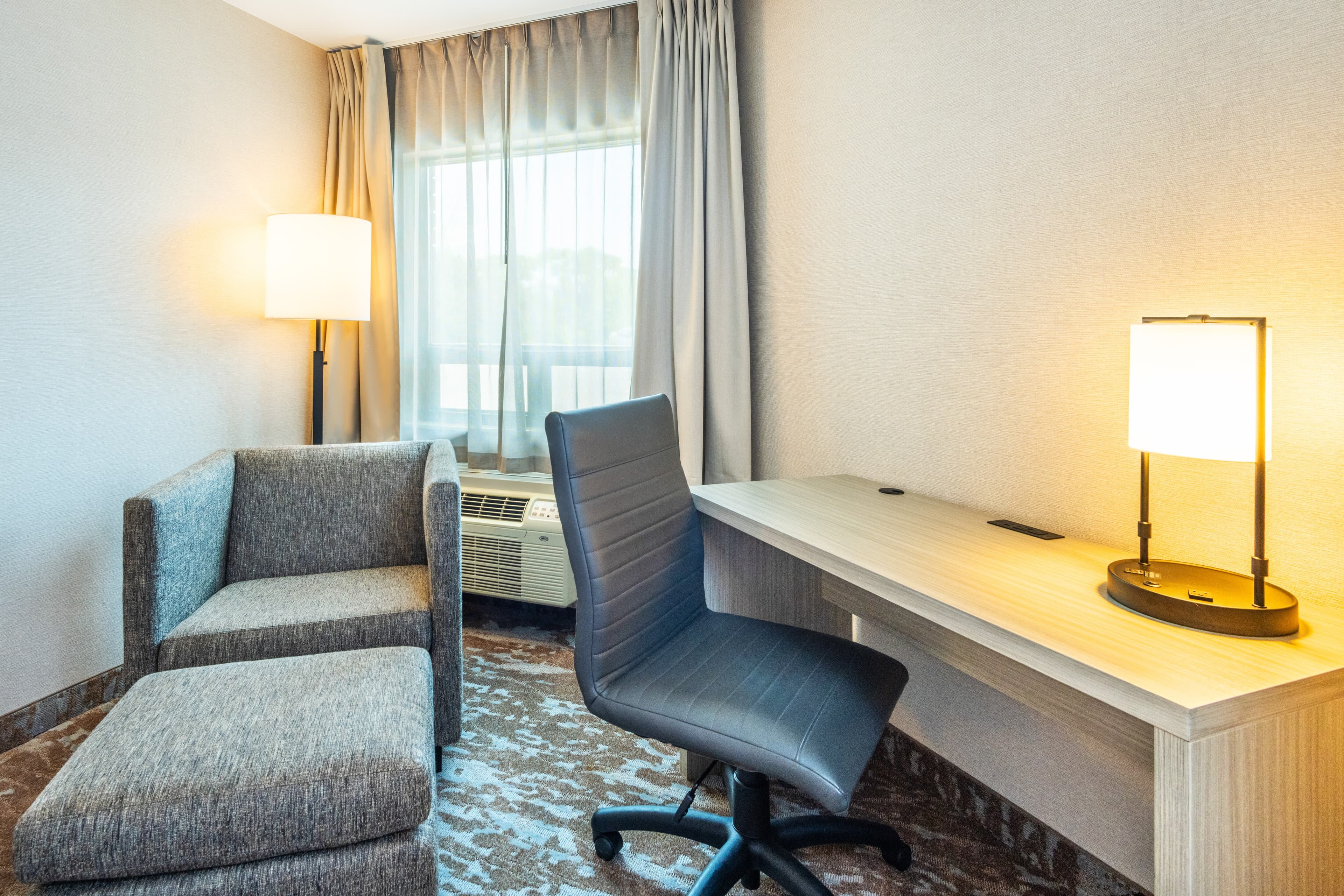Comfort Inn Hwy. 401 — 33