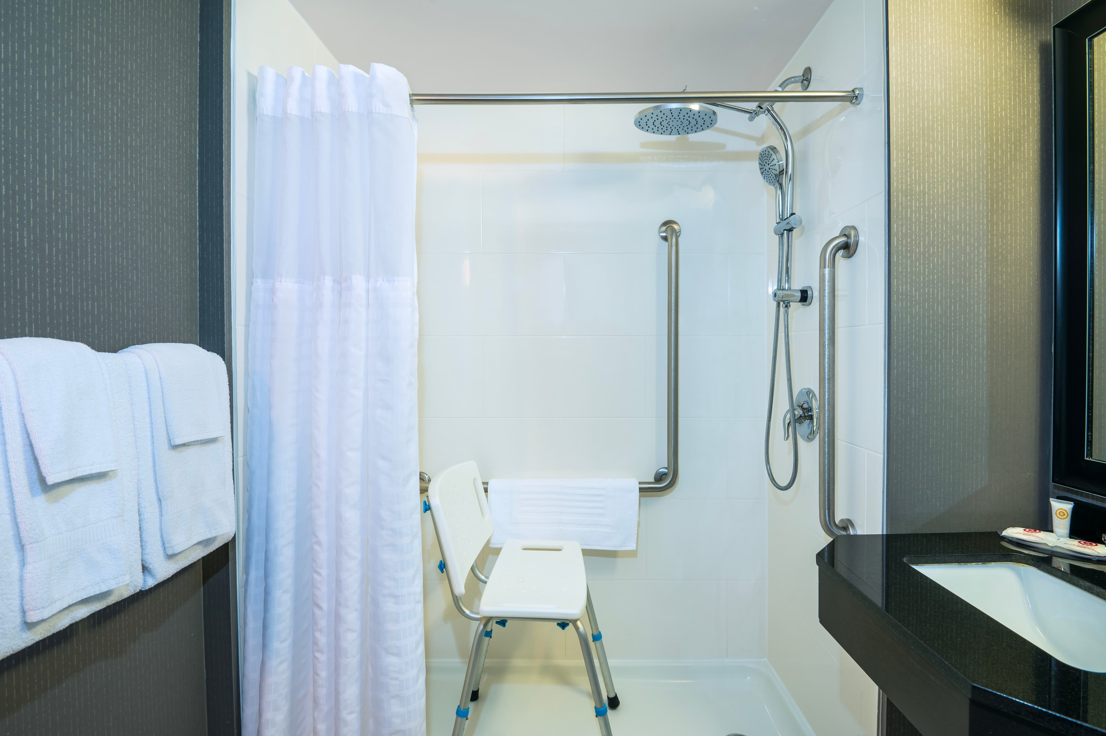 Comfort Inn - Image 3