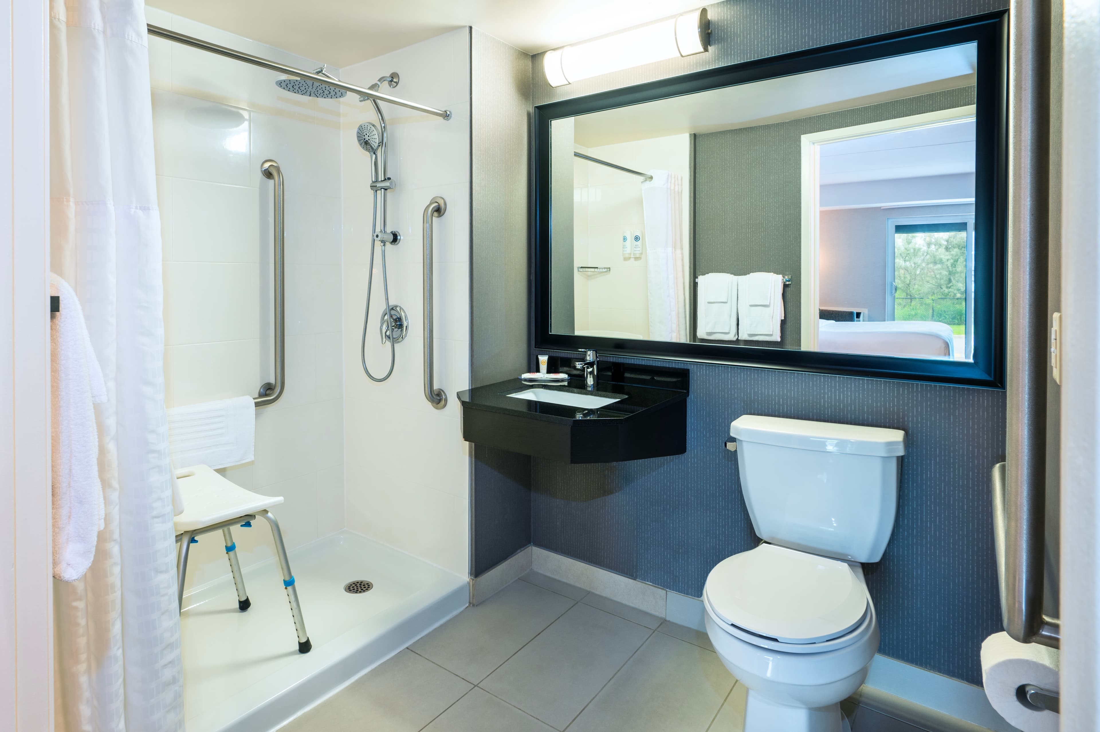 Comfort Inn - Image 4