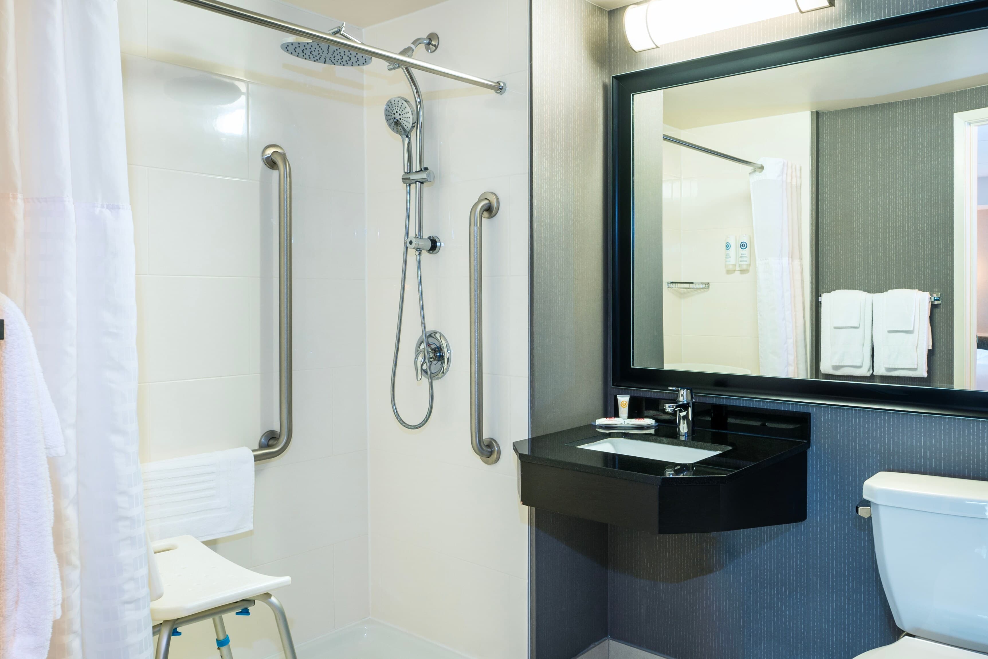 Comfort Inn - Image 5
