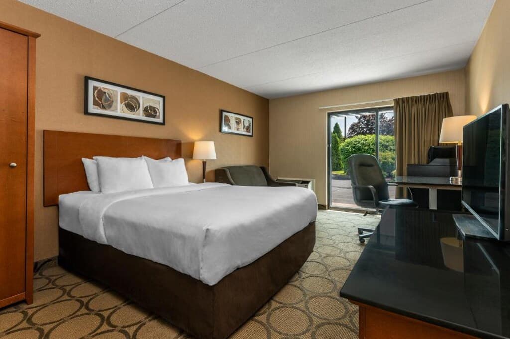 Comfort Inn — 6