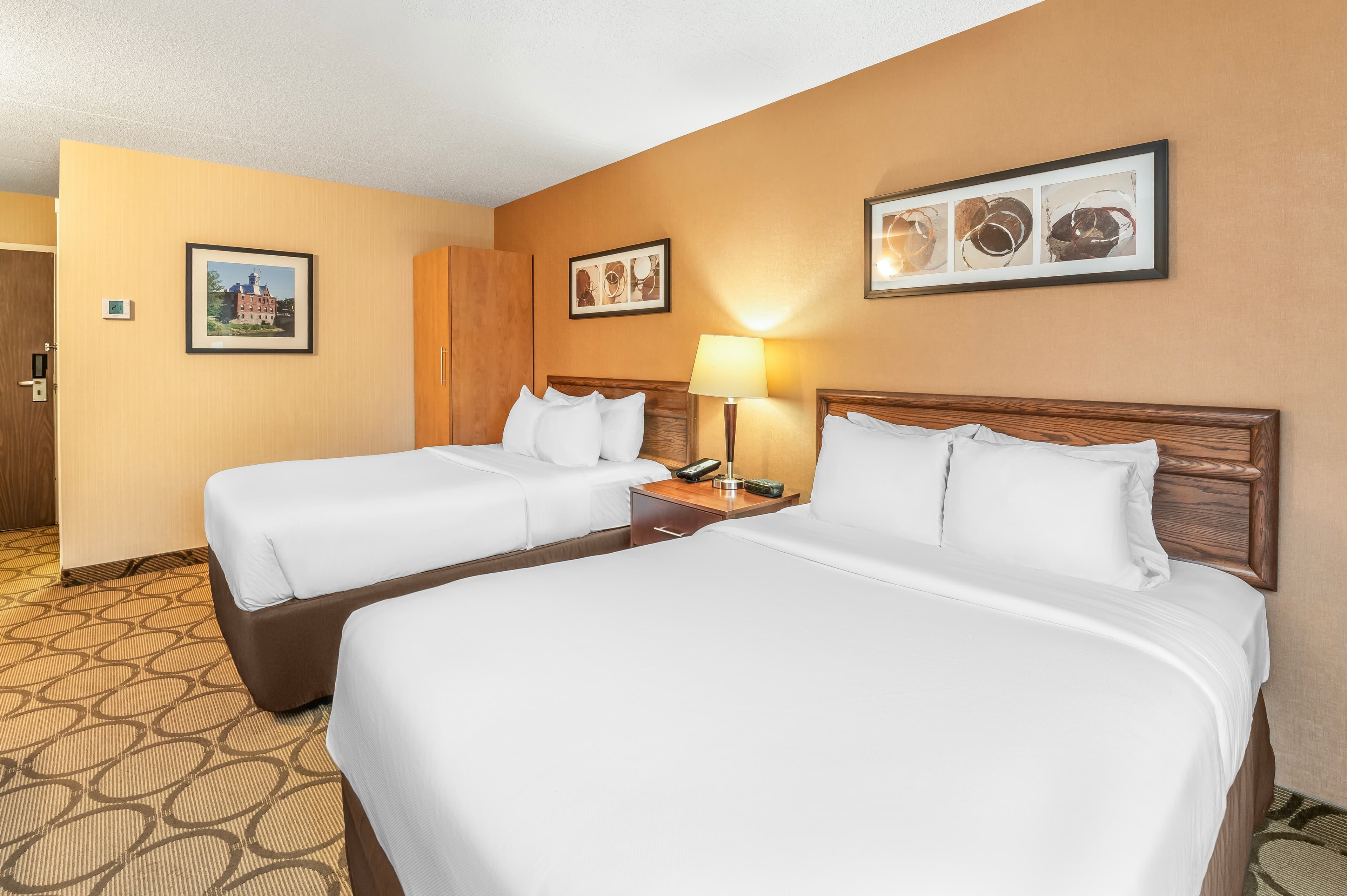 Comfort Inn - Image 4