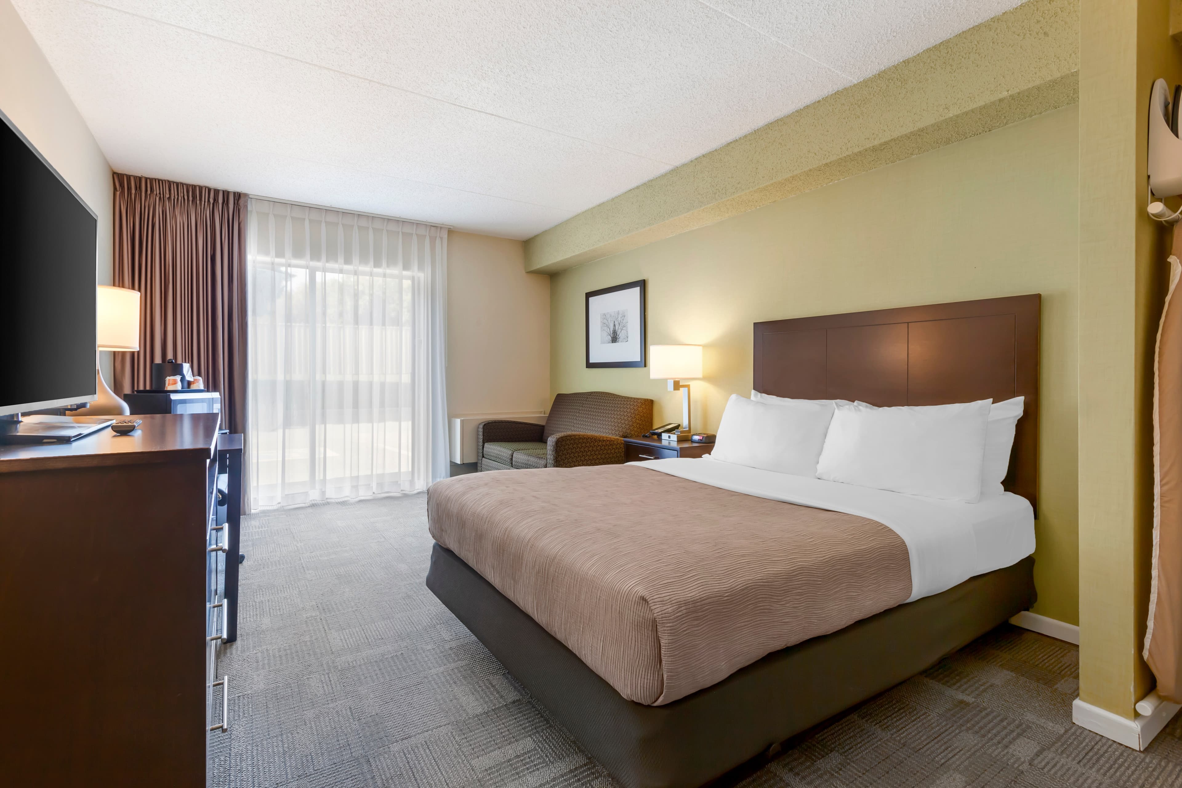 Quality Inn - Image 2