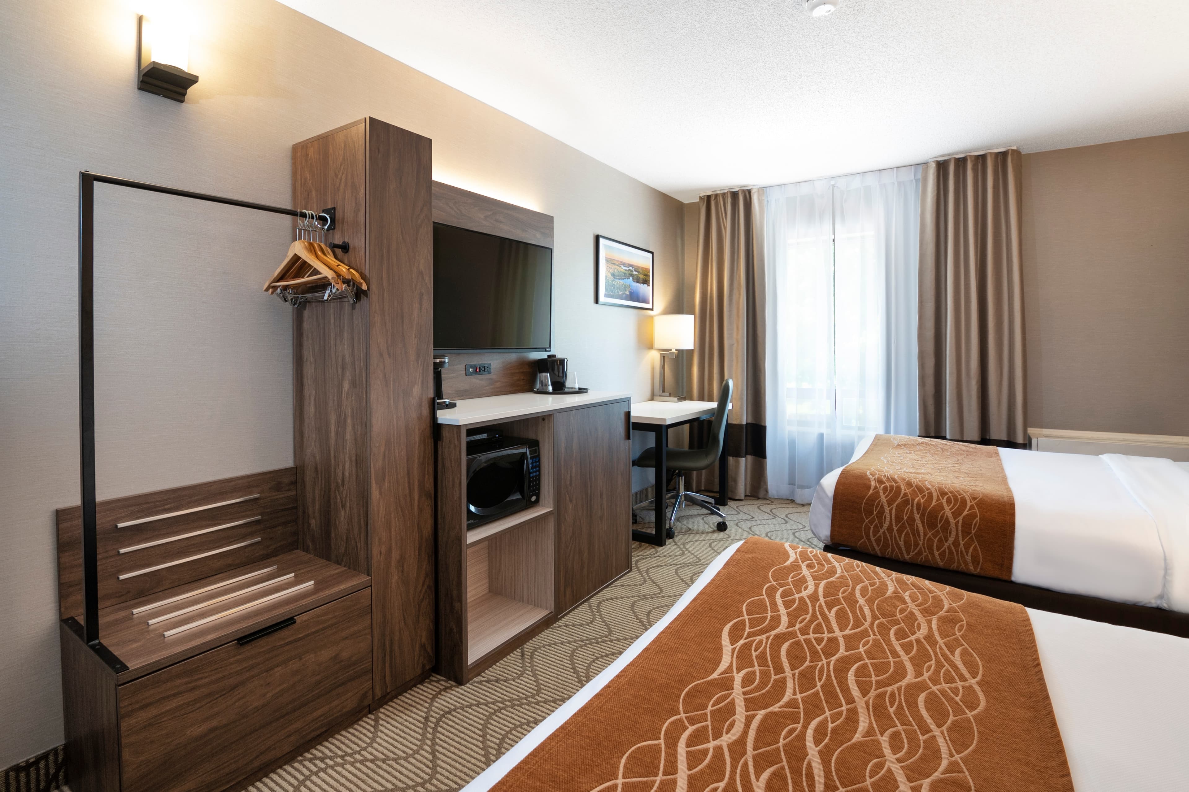 Comfort Inn Lakeshore - Image 4