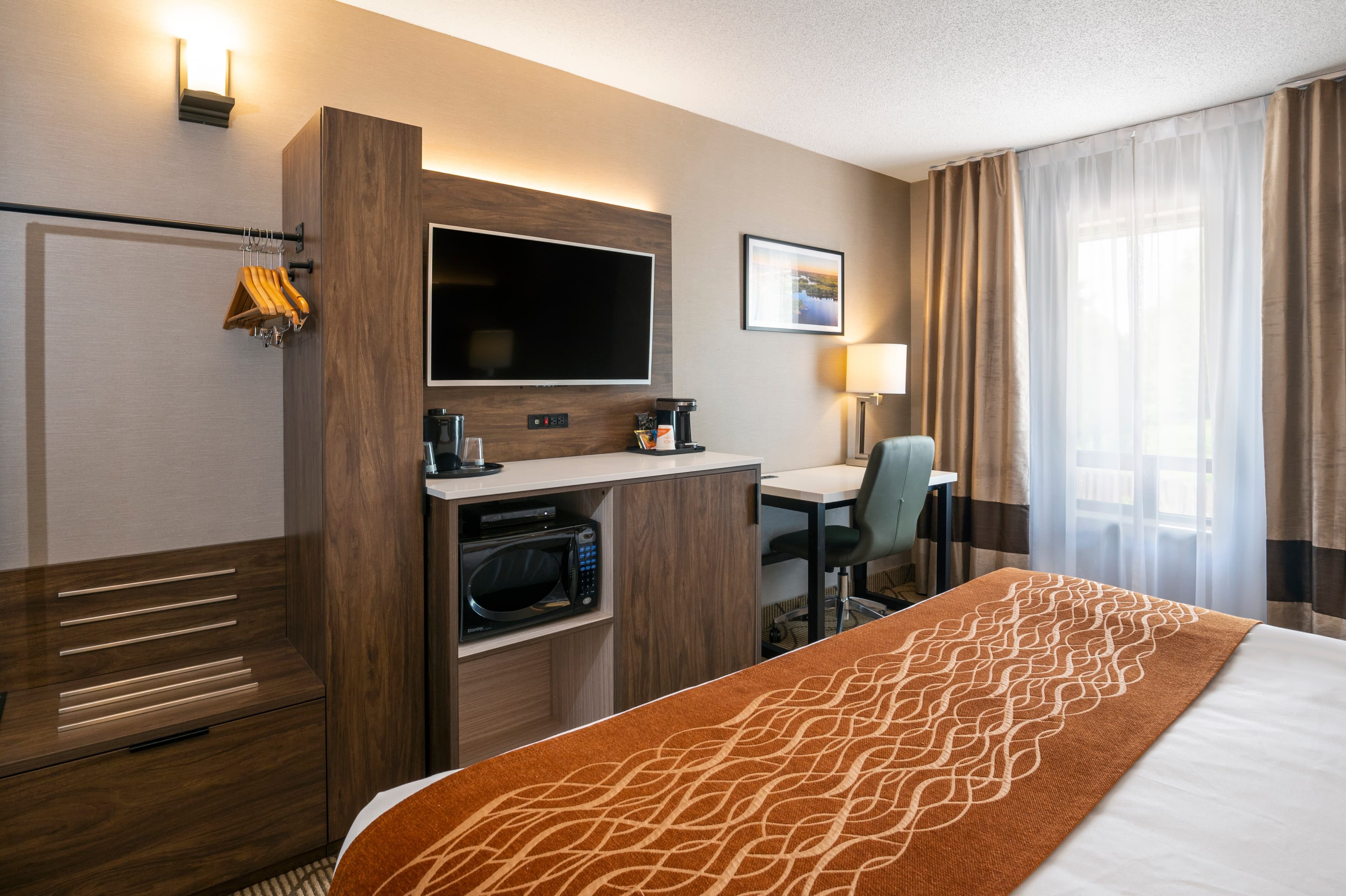 Comfort Inn Lakeshore — 8