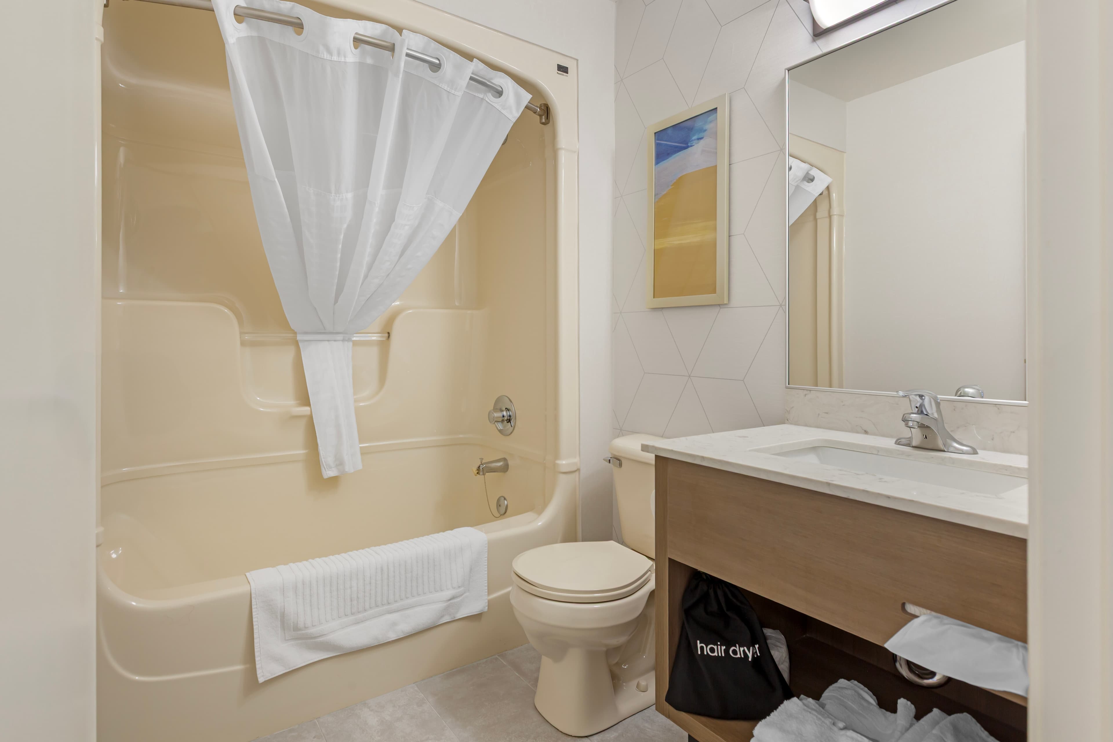 Comfort Inn - Image 5