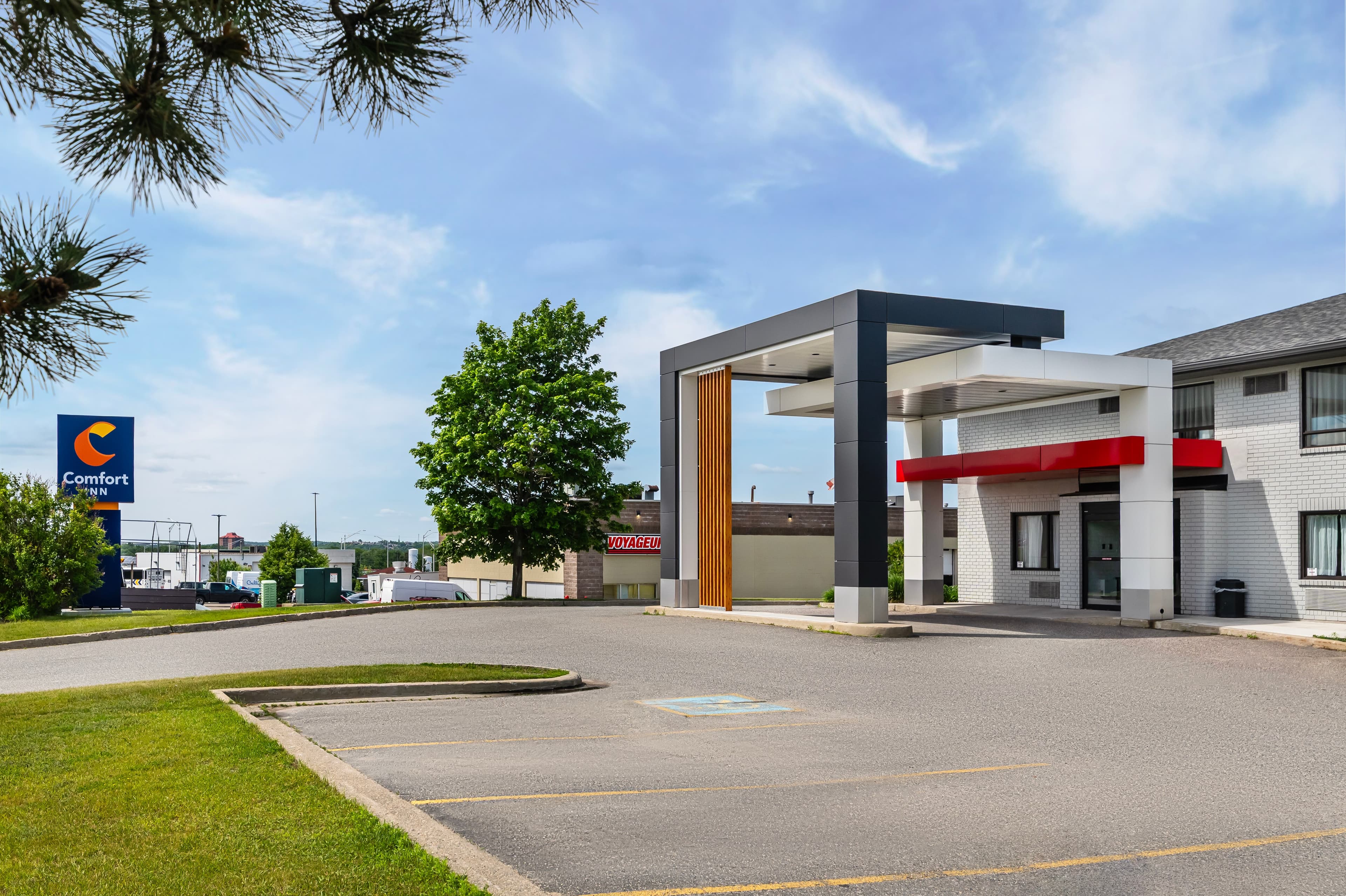 Comfort Inn East - Image 1