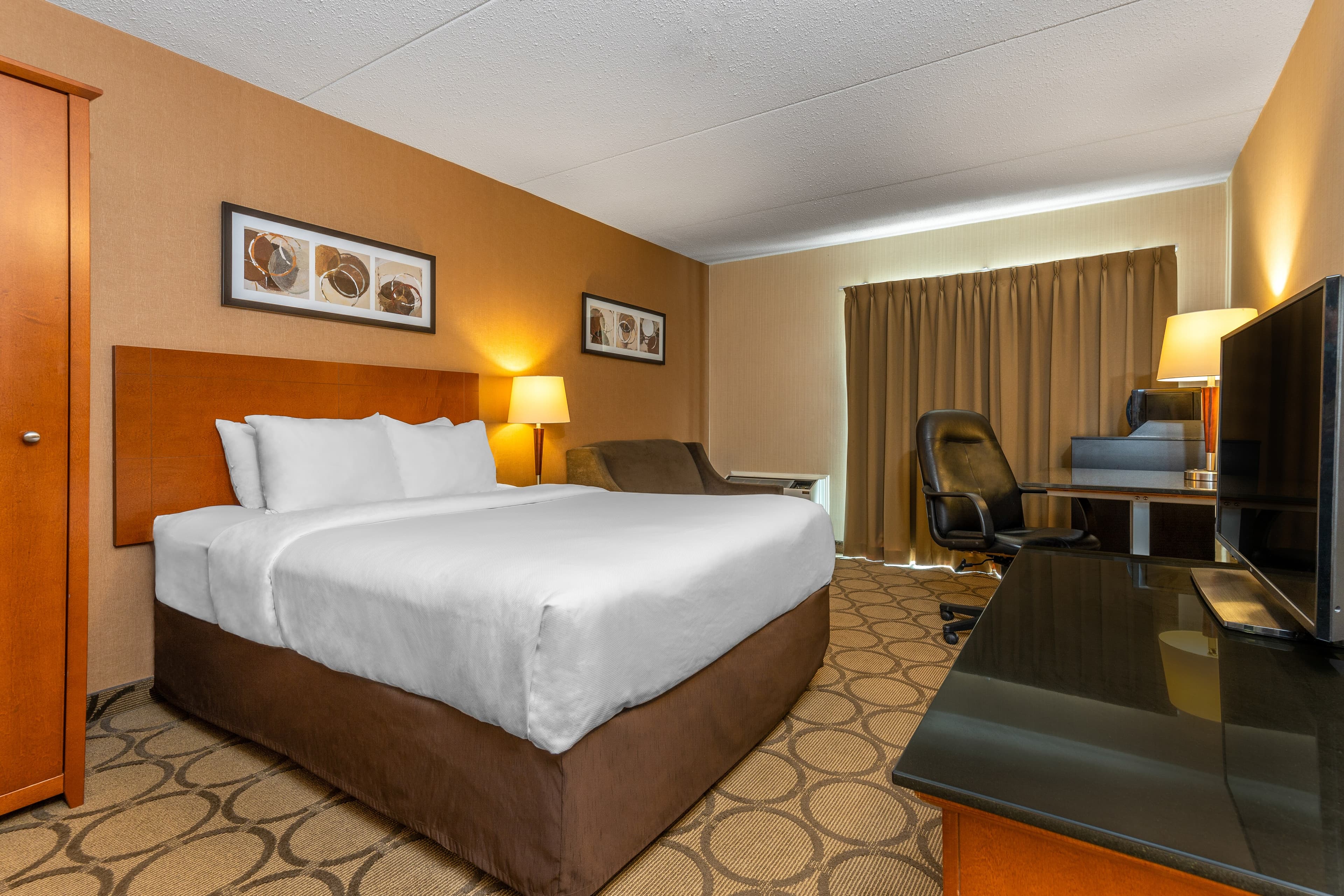 Comfort Inn - Image 1