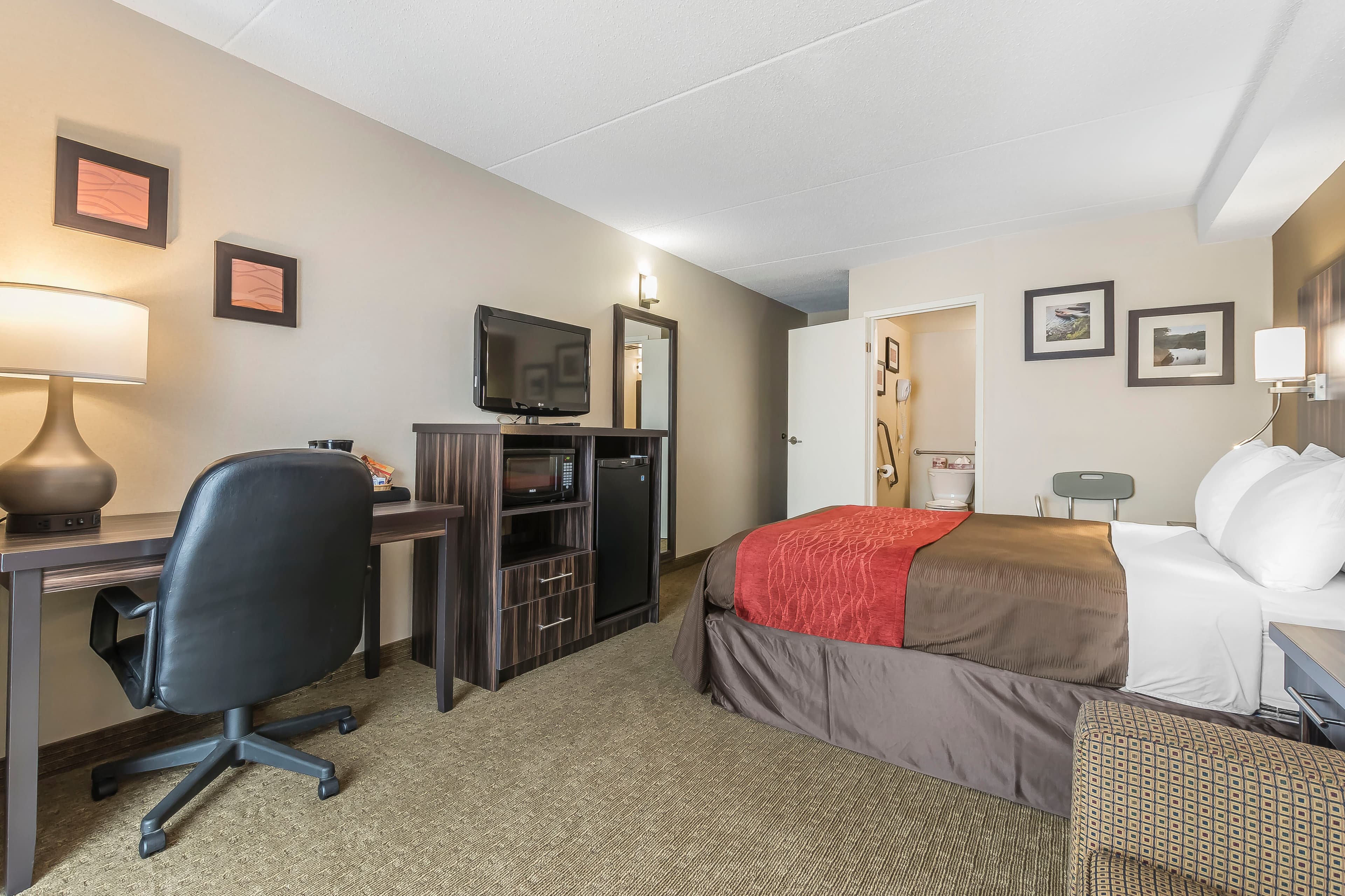 Comfort Inn - Image 3