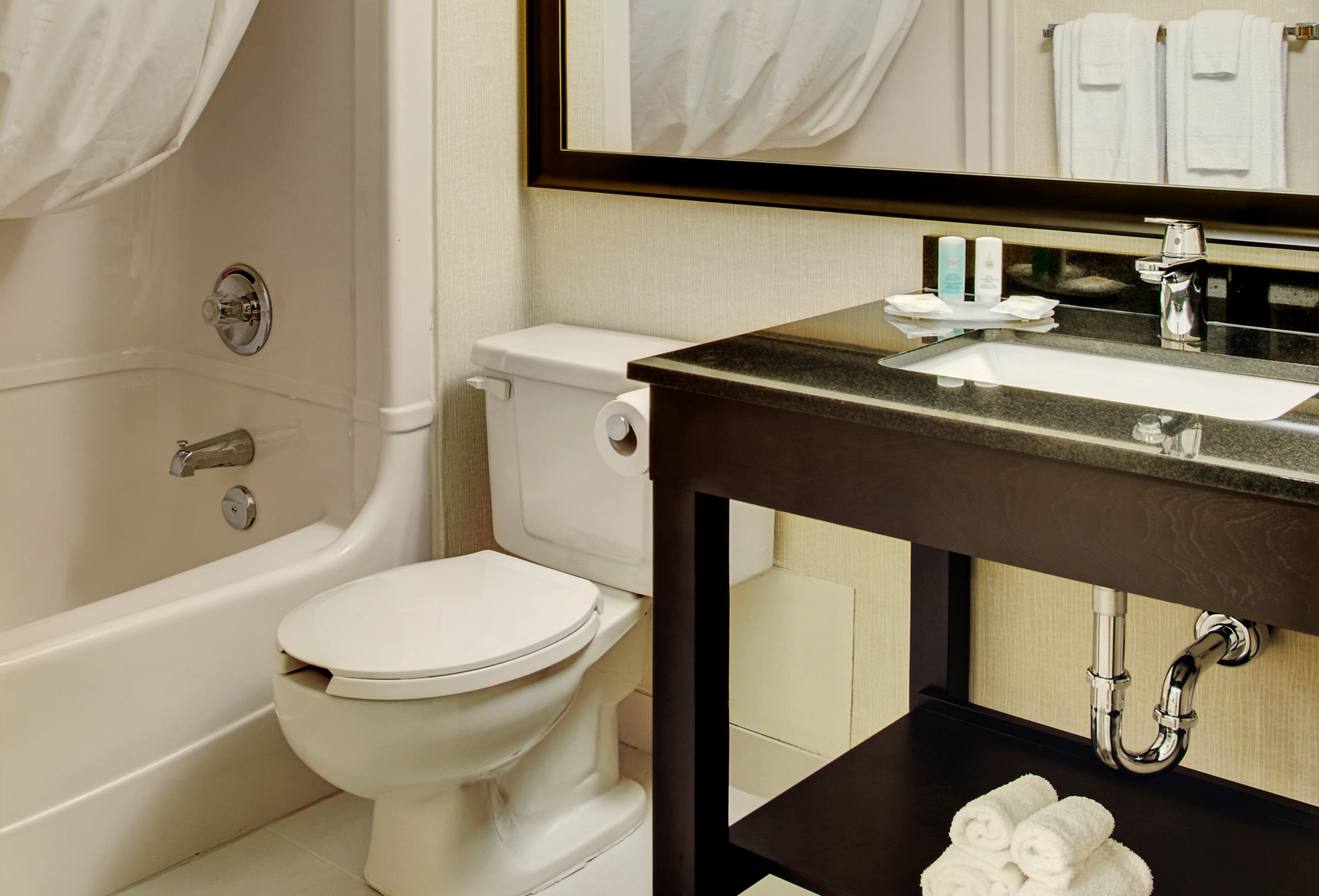 Comfort Inn - Image 4