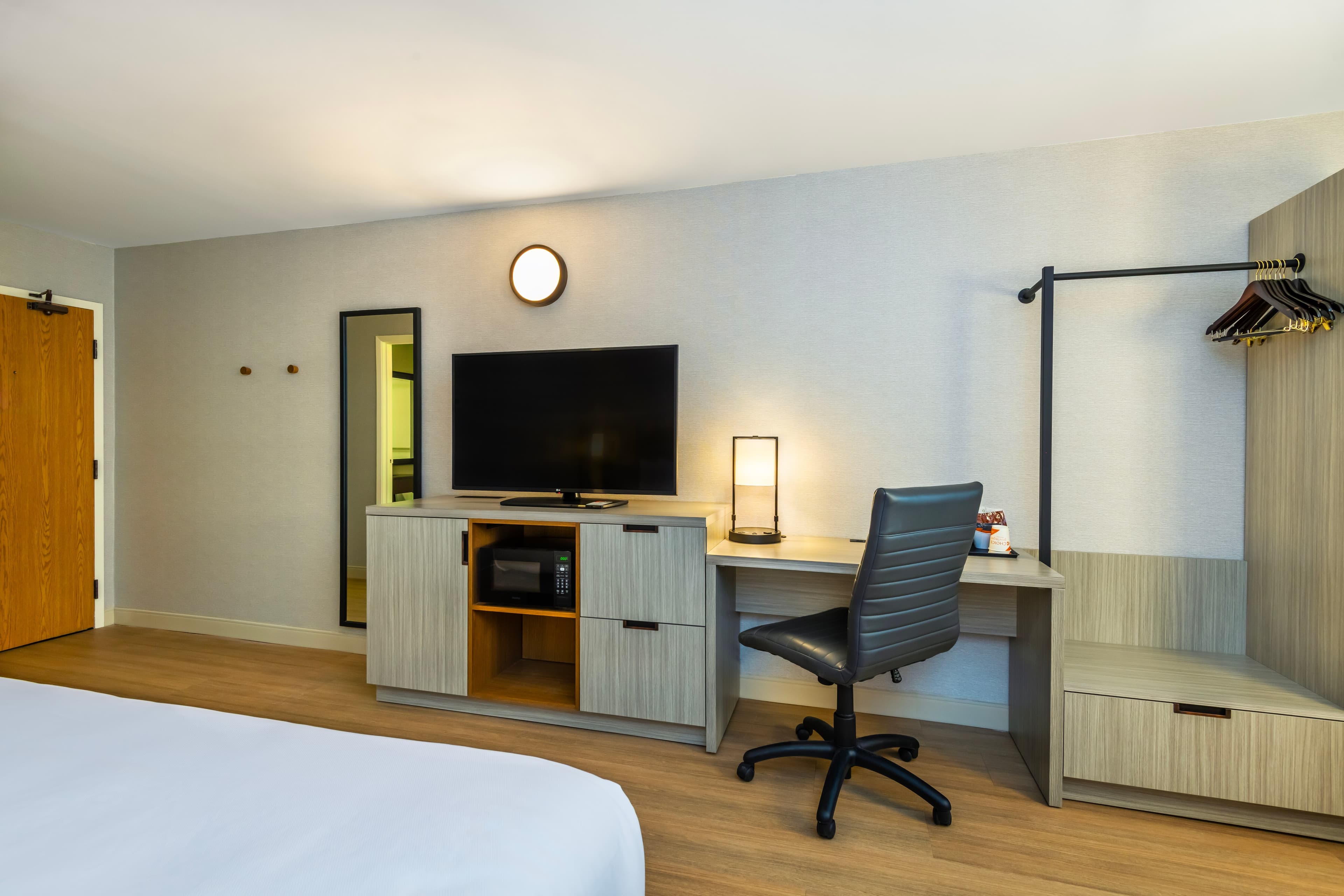 Comfort Inn Airport East - Image 3