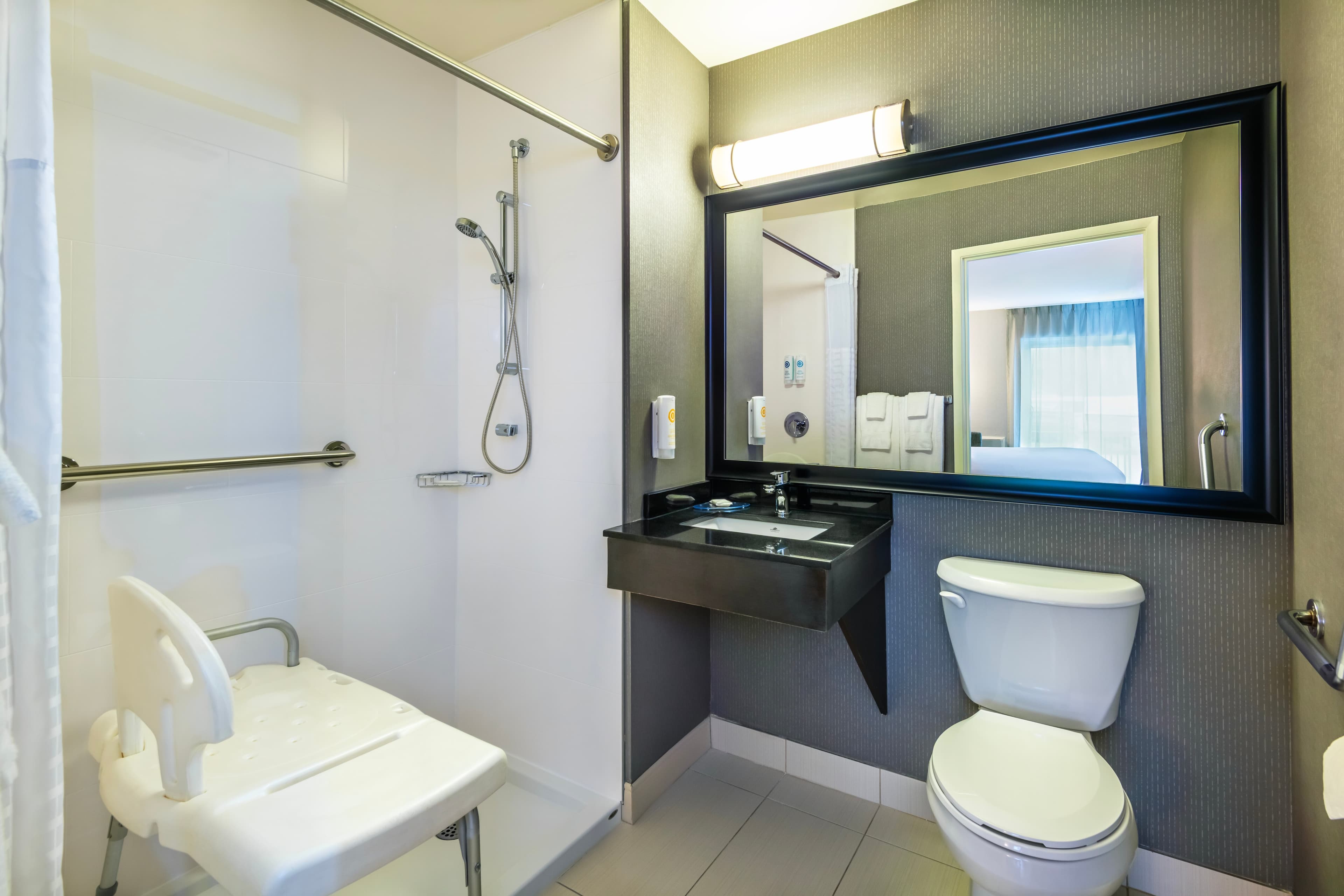 Comfort Inn Airport East - Image 5