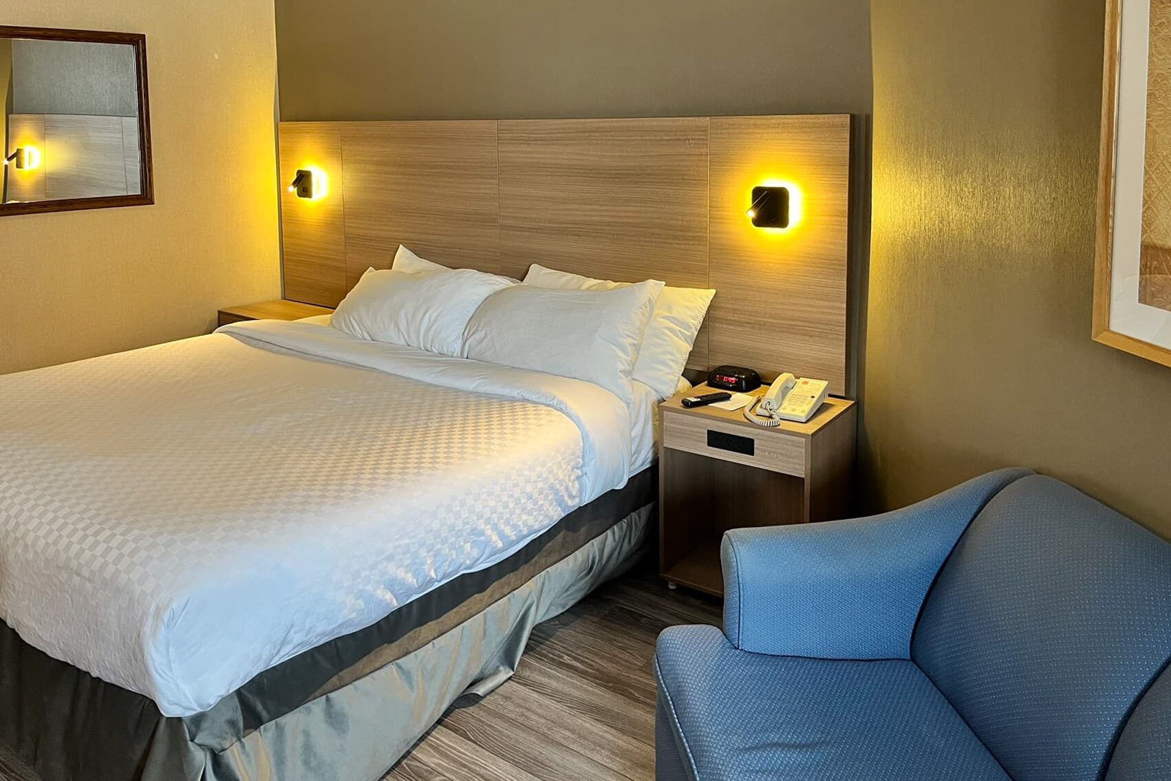 Econo Lodge Airport — 9