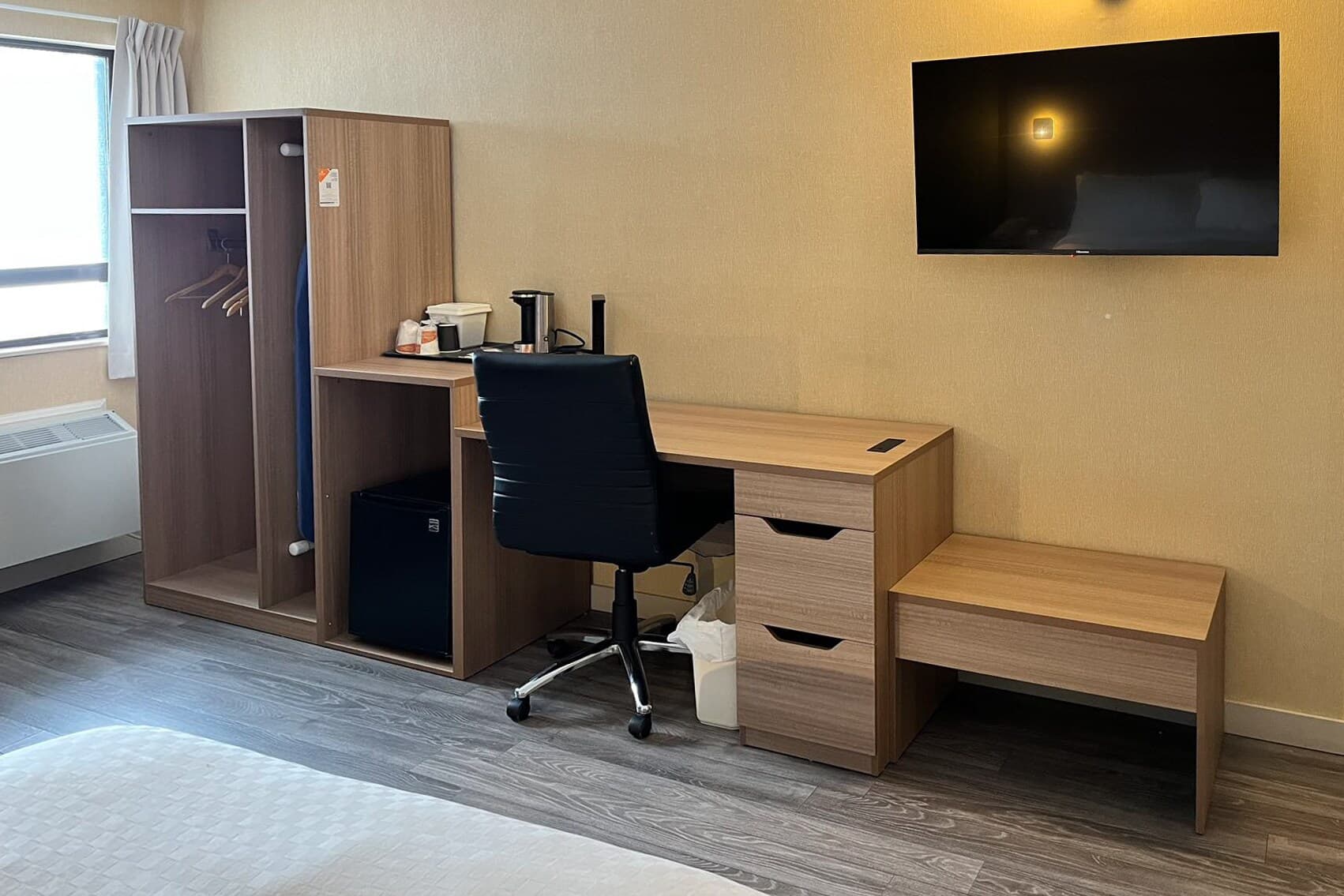Econo Lodge Airport — 10