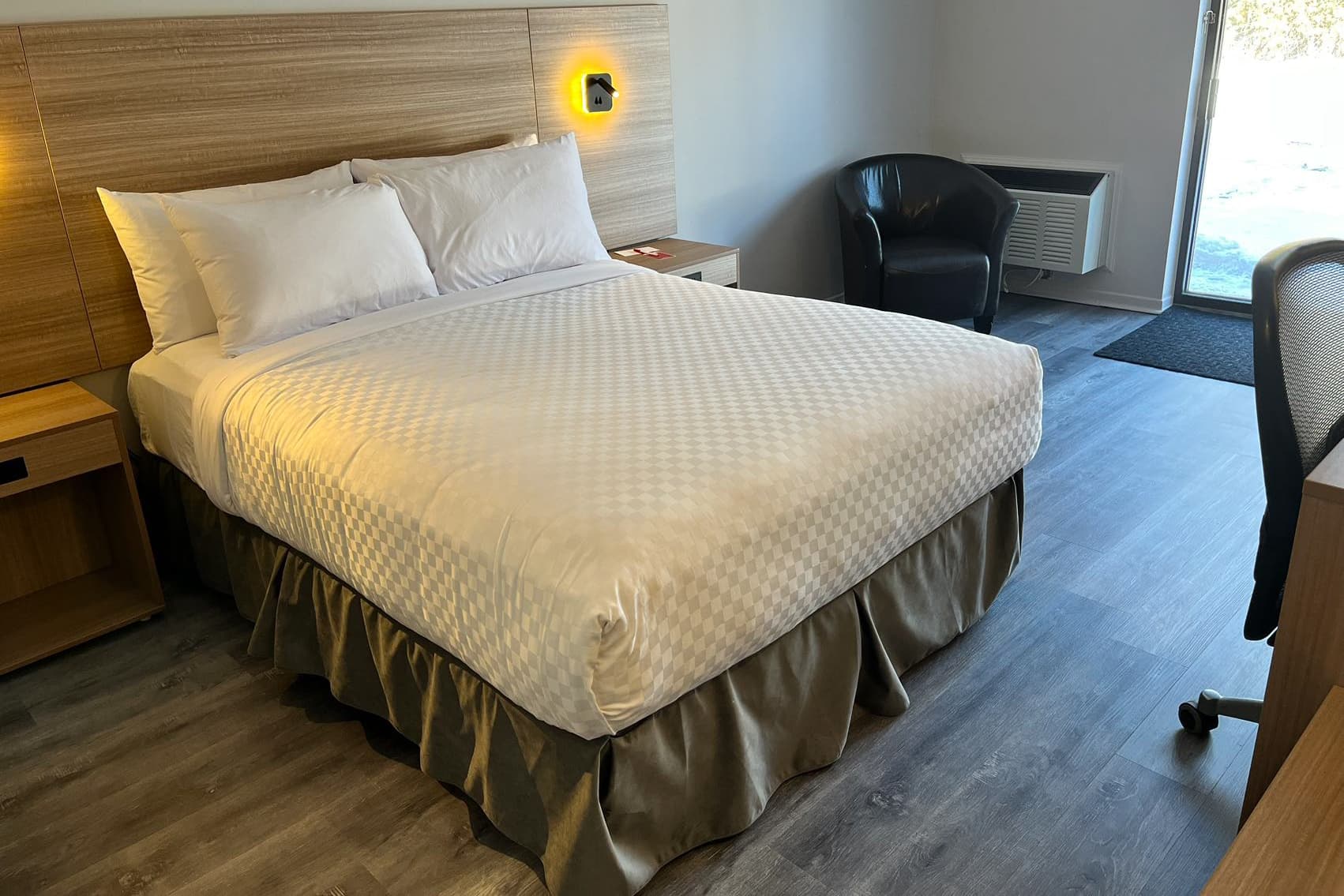 Econo Lodge Airport — 16