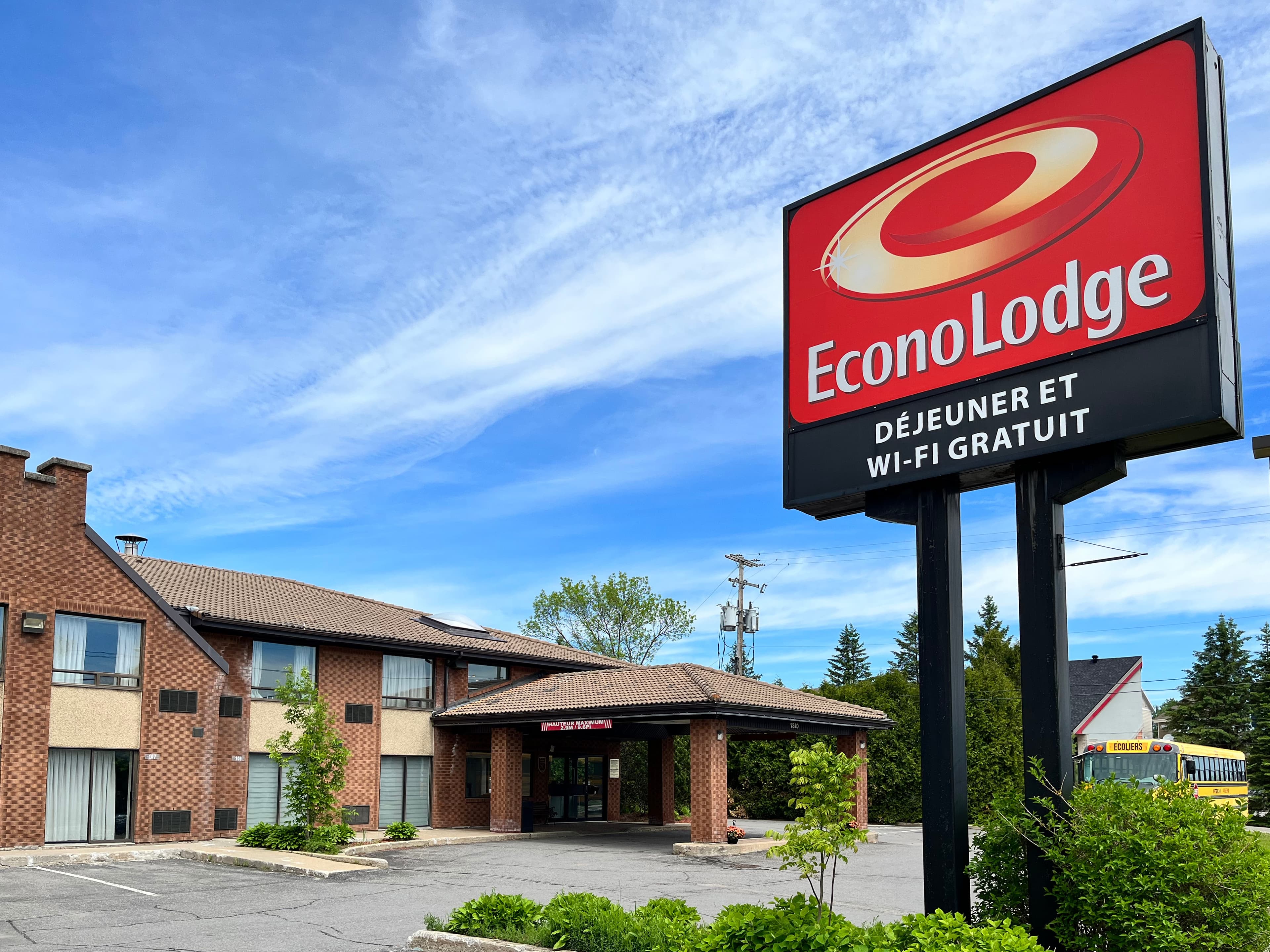Econo Lodge Airport - Image 1
