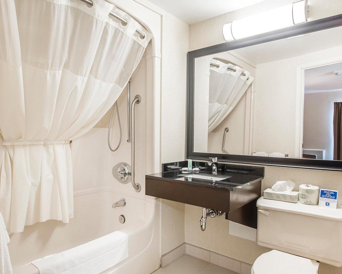 Comfort Inn - Image 4