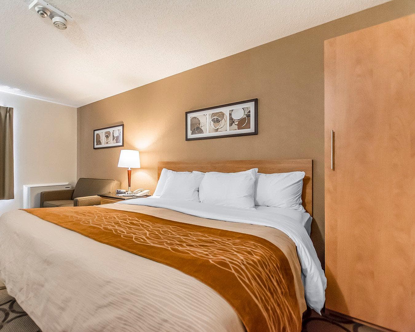 Comfort Inn - Image 2