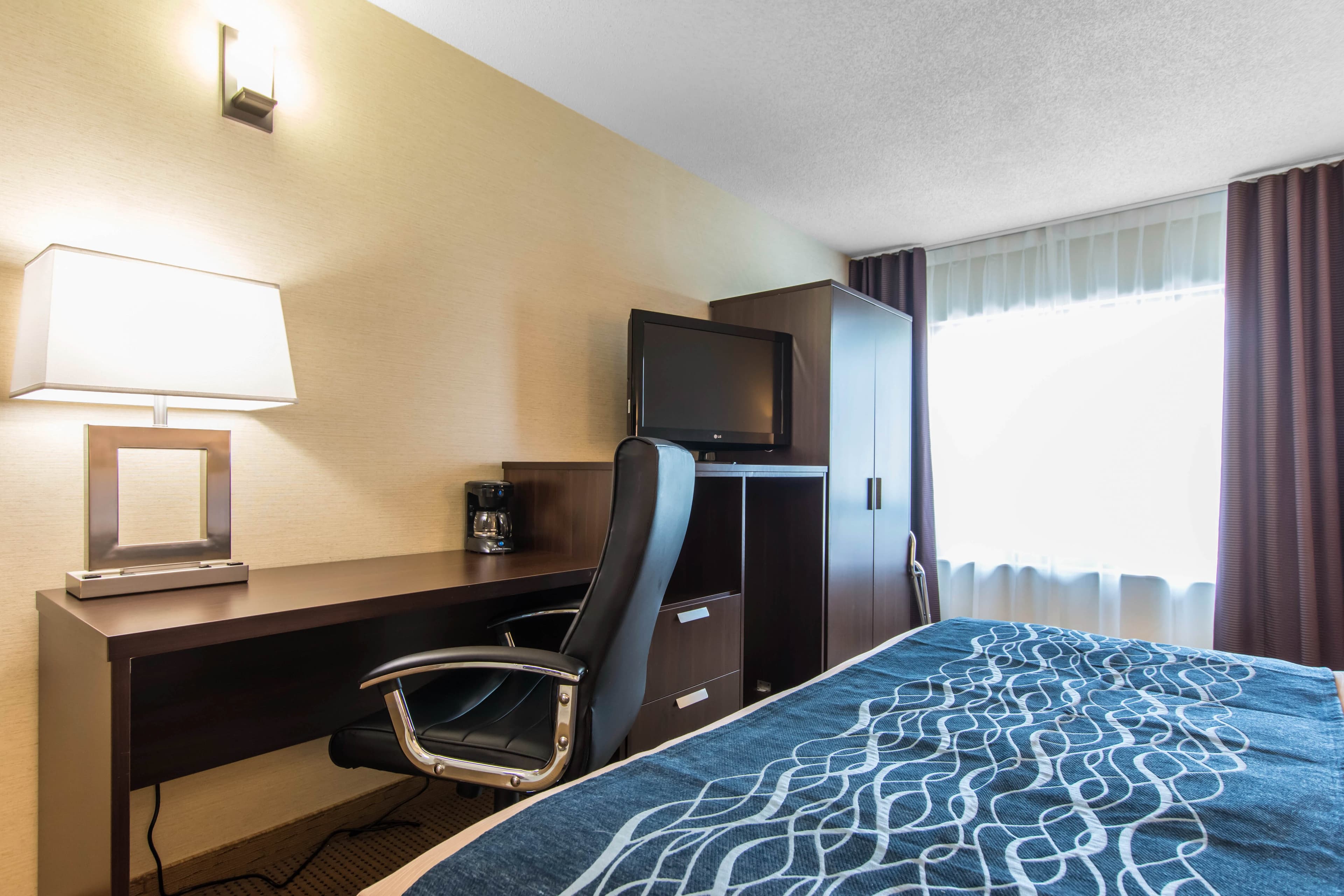 Comfort Inn - Image 5