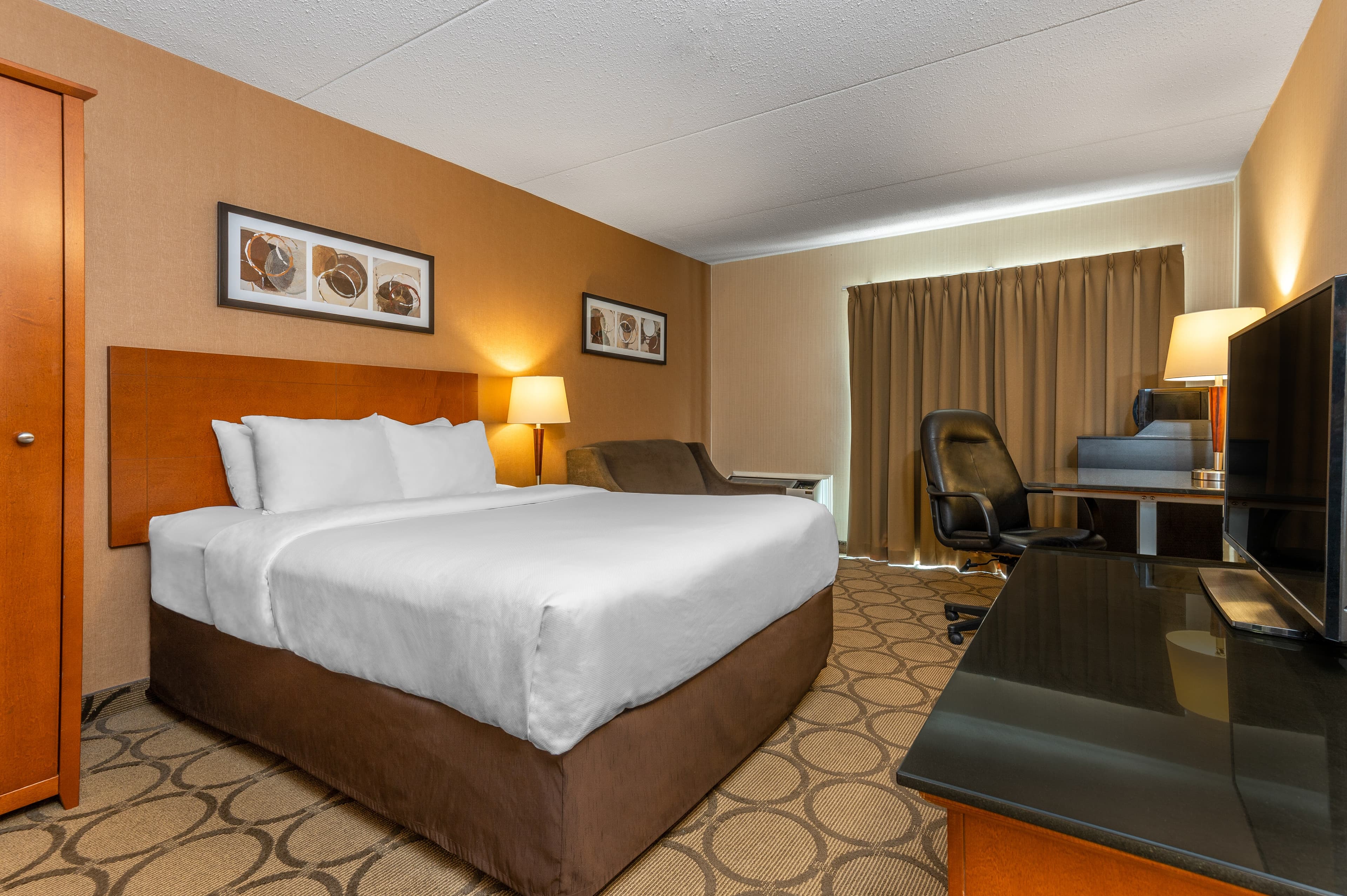 Comfort Inn - Image 3