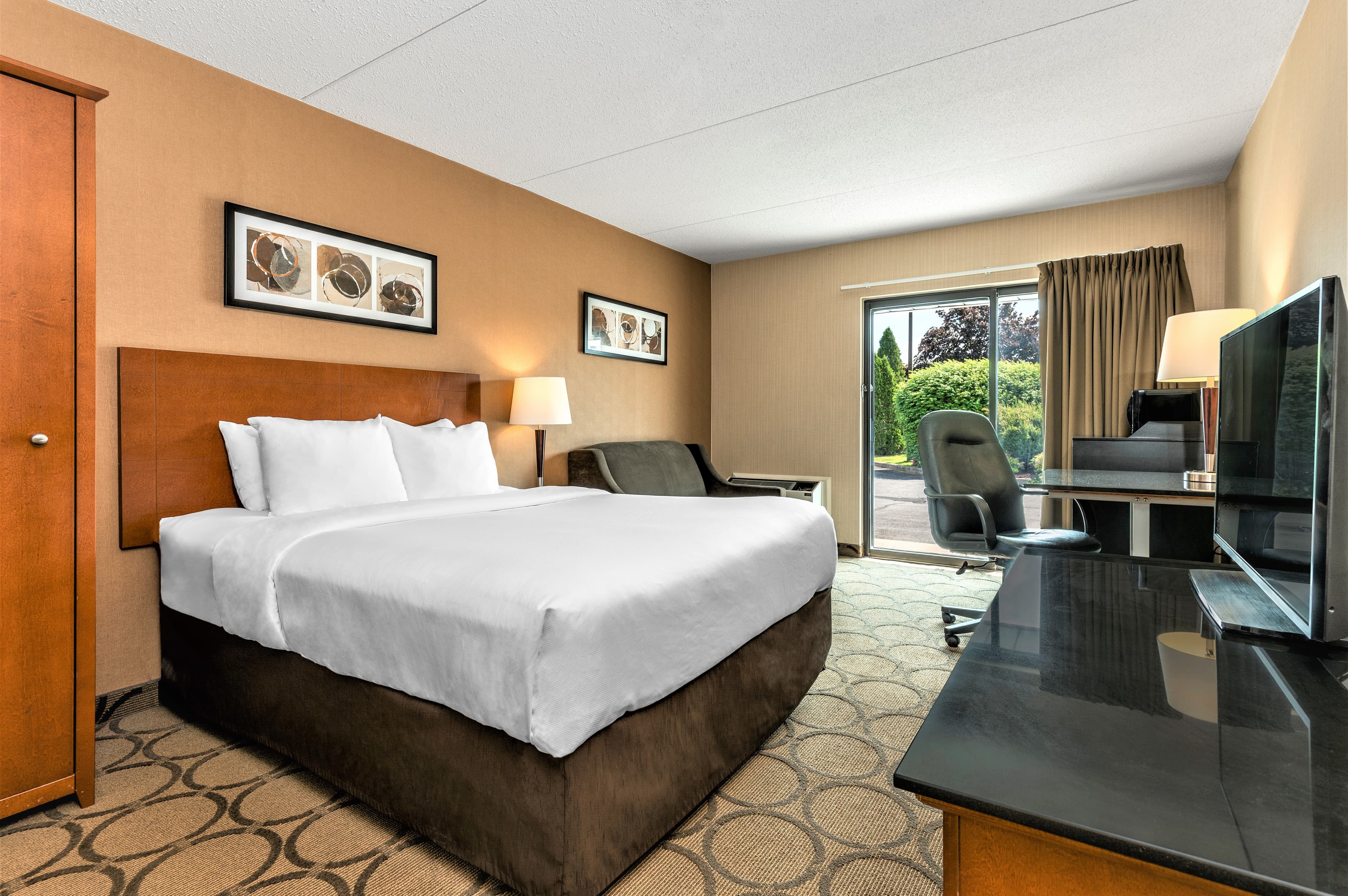 Comfort Inn South - Image 4