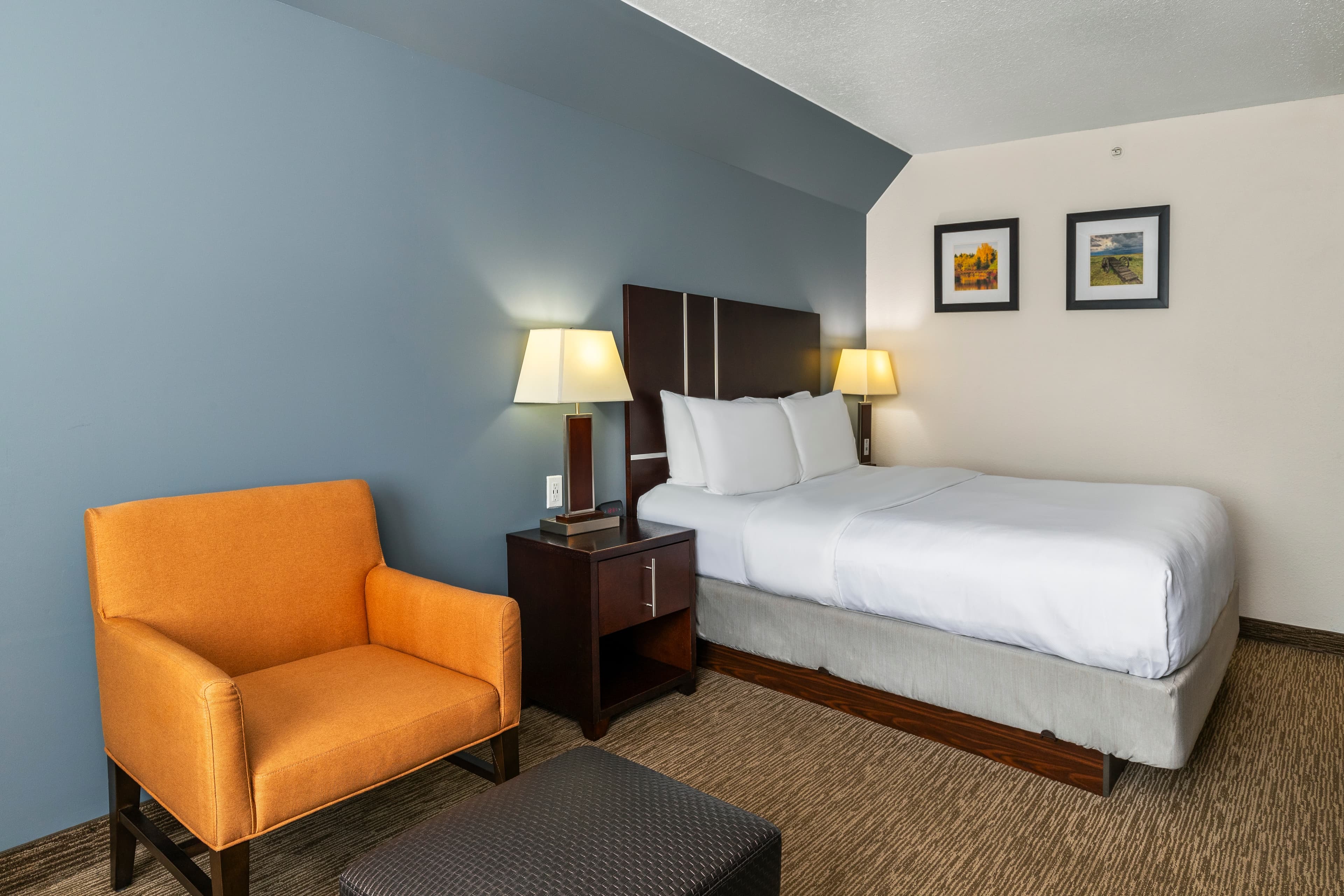 Comfort Inn & Suites - Image 3