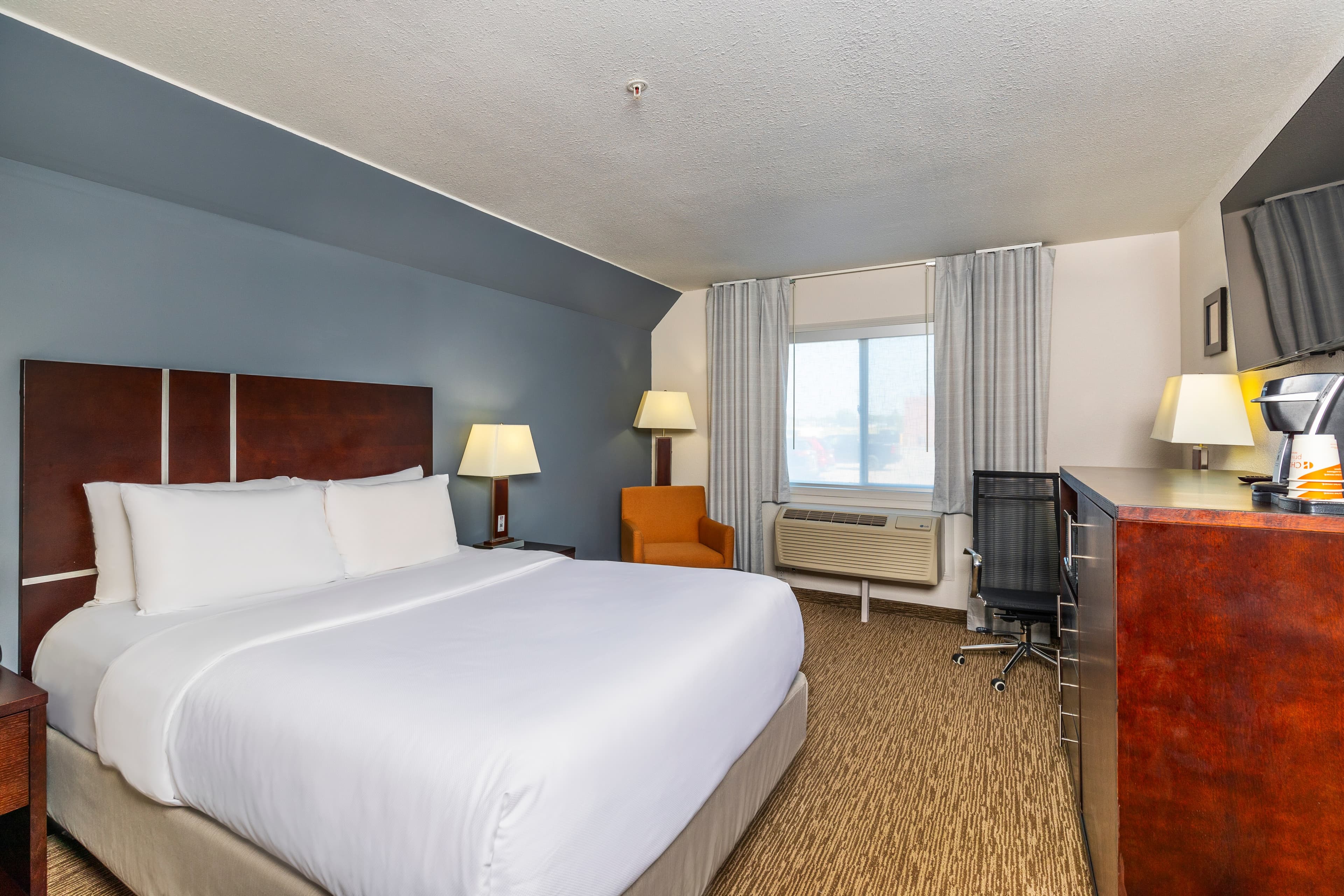 Comfort Inn & Suites — 6