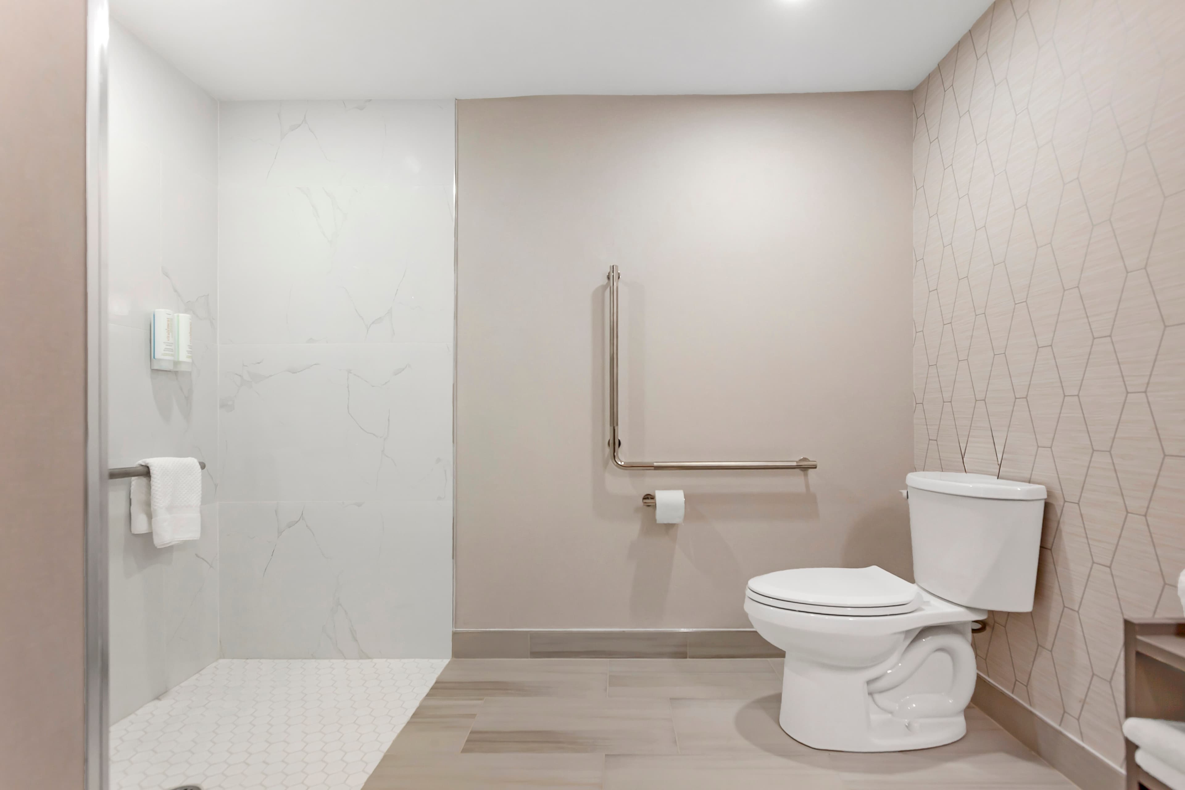 Comfort Inn - Image 5