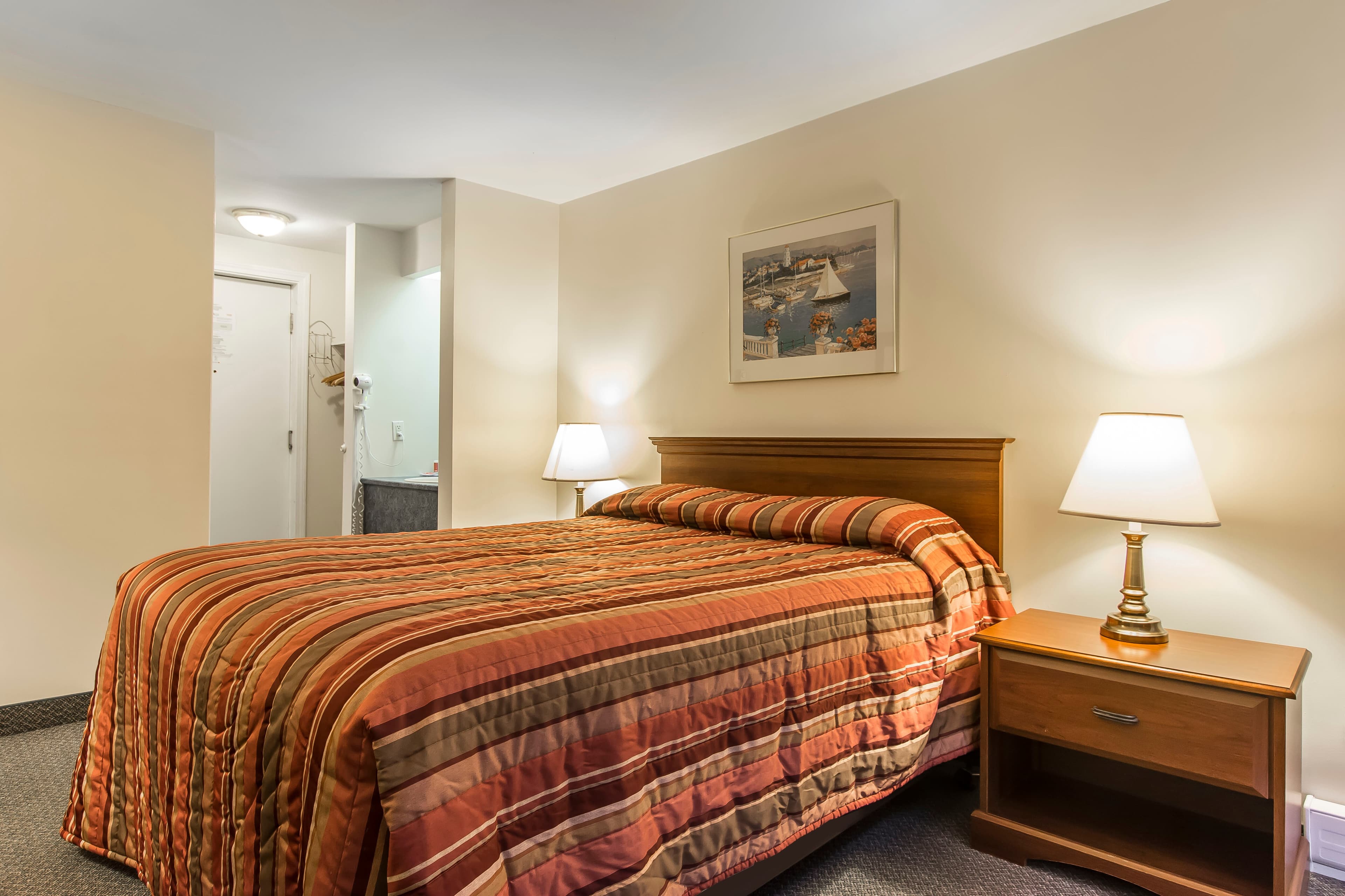 Econo Lodge Inn & Suites — 11