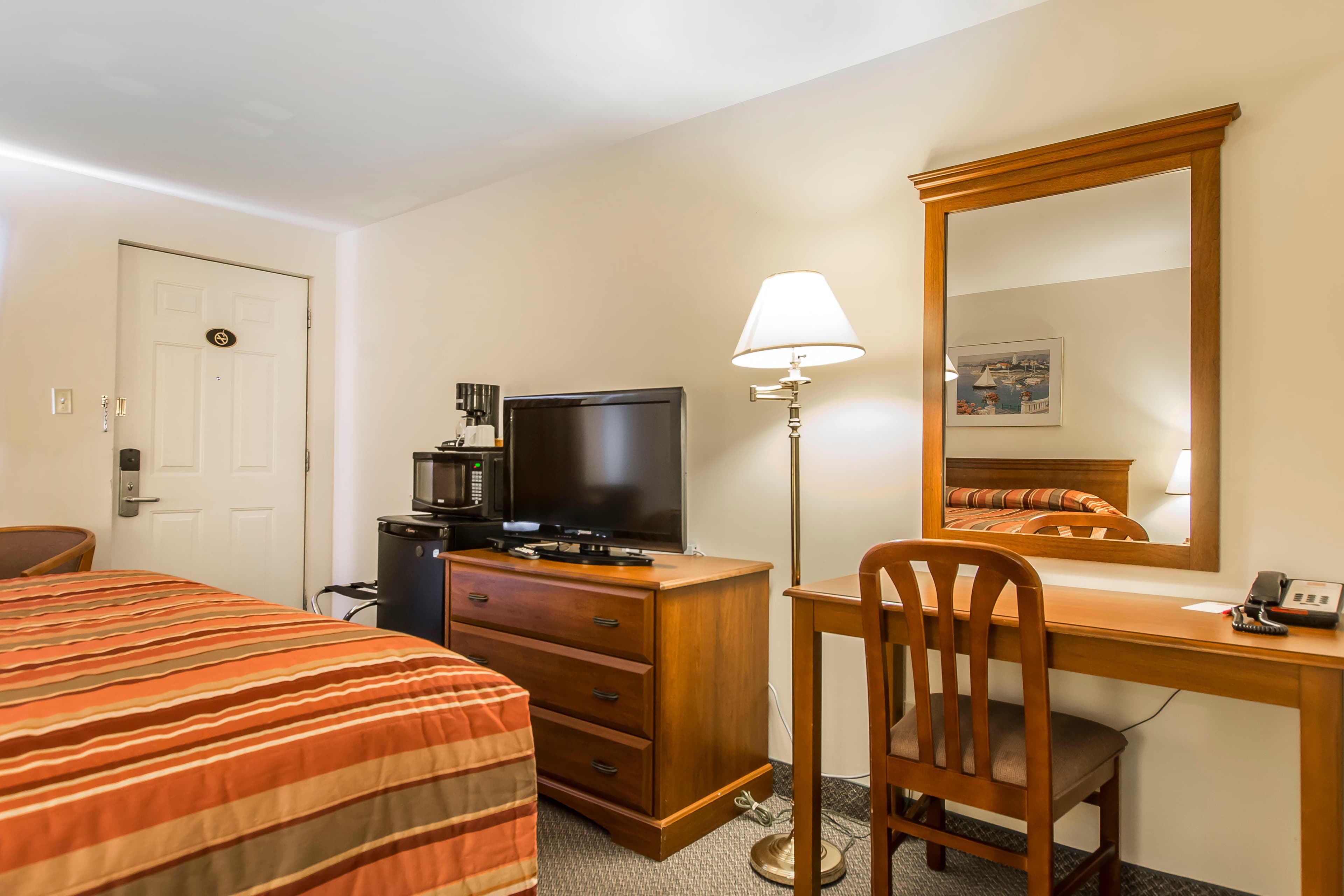 Econo Lodge Inn & Suites — 12