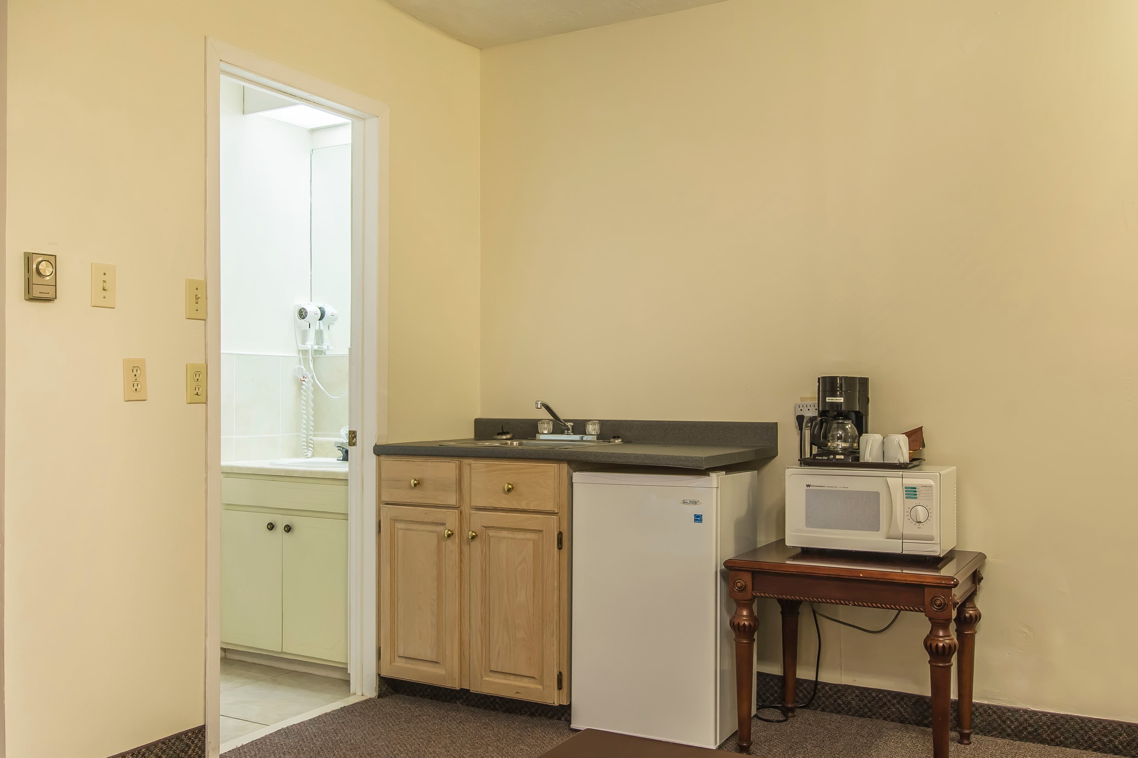 Econo Lodge Inn & Suites — 7