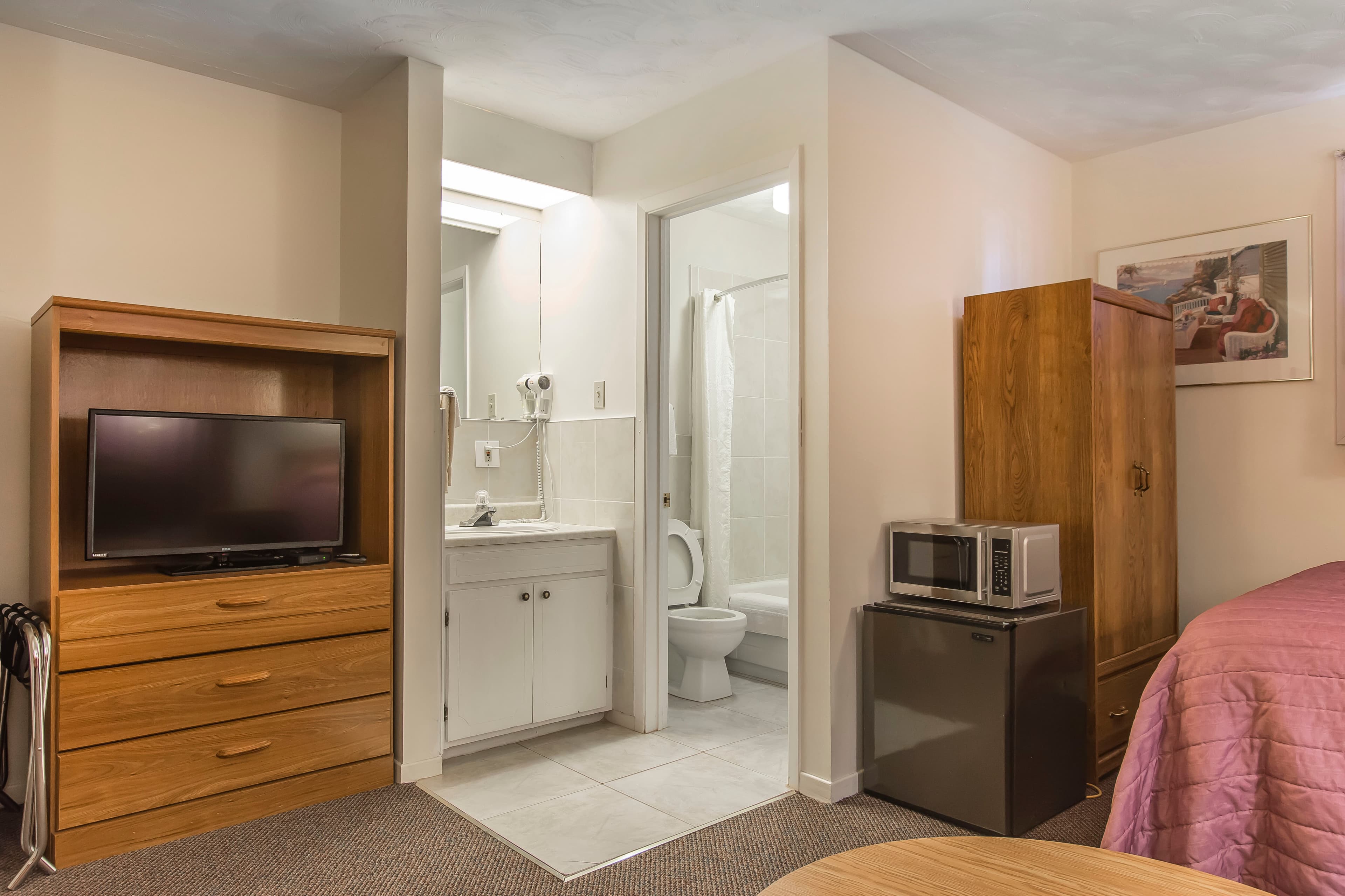 Econo Lodge Inn & Suites — 23