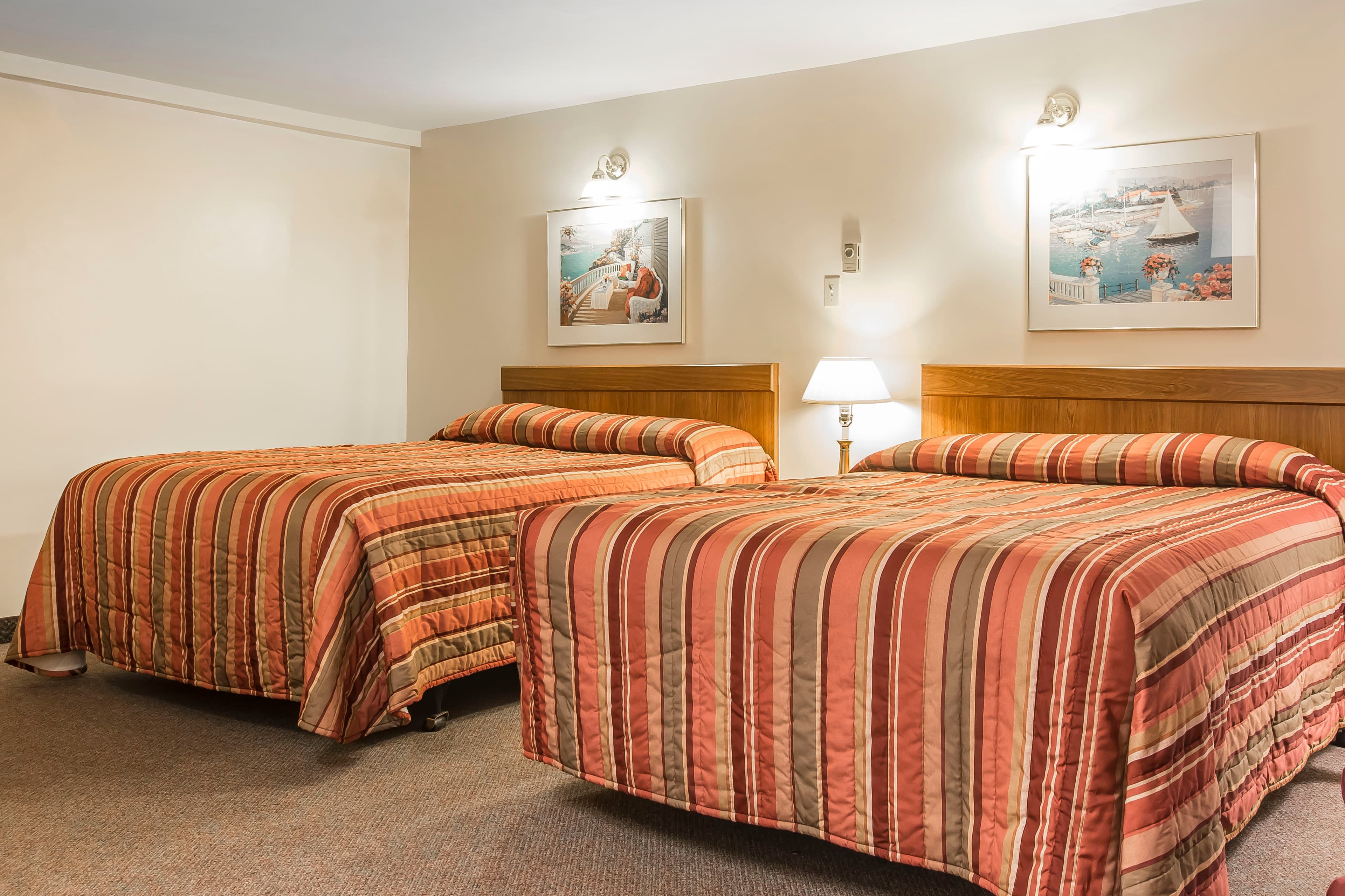 Econo Lodge Inn & Suites — 8