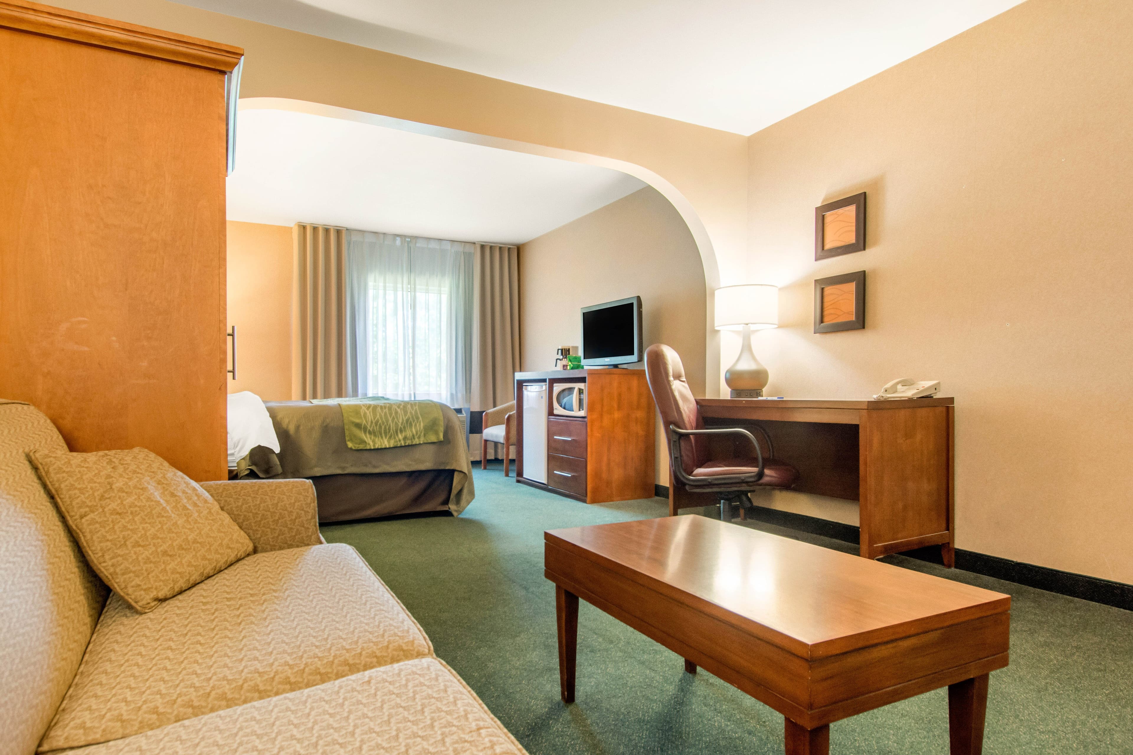 Comfort Inn & Suites - Image 5
